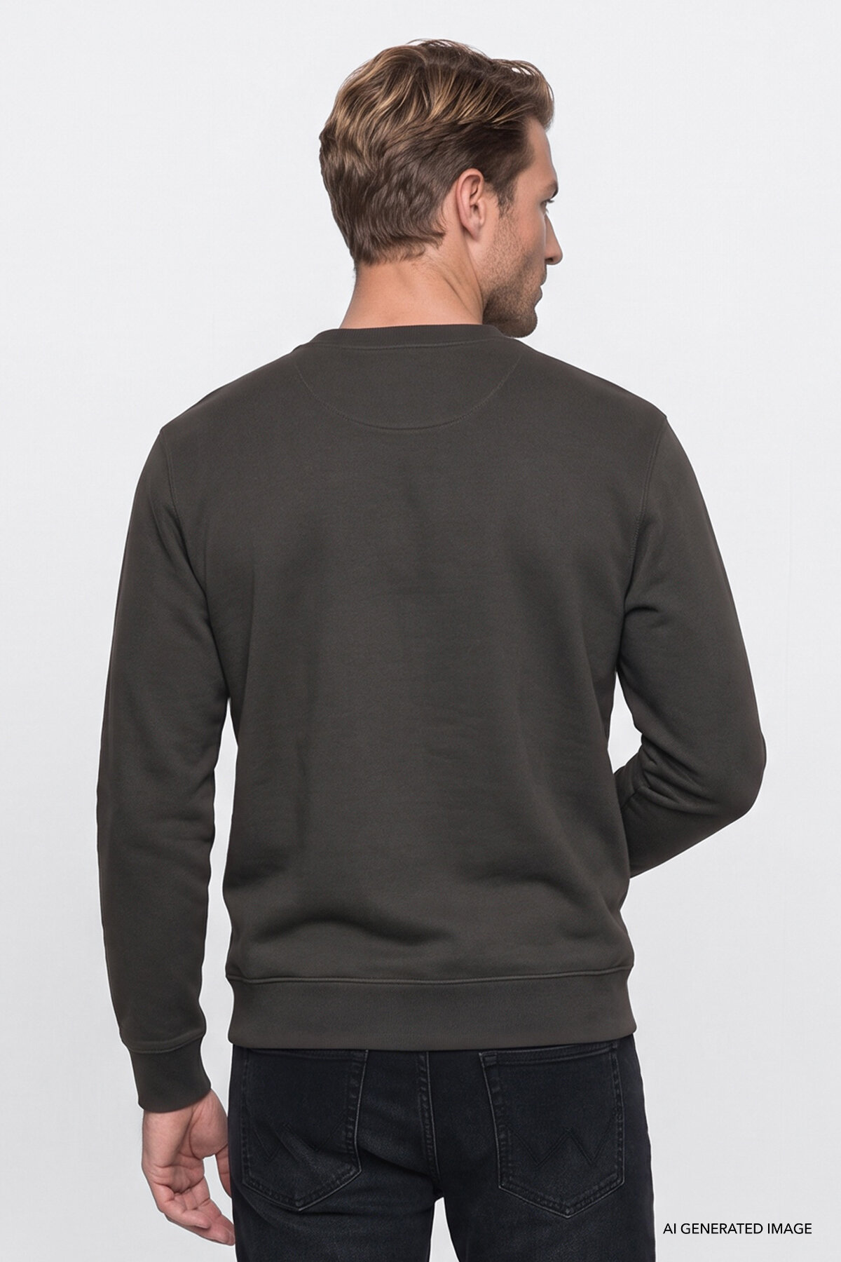 Pamuklu Regular Fit Normal Kesim Bisiklet Yaka Logo Detaylı