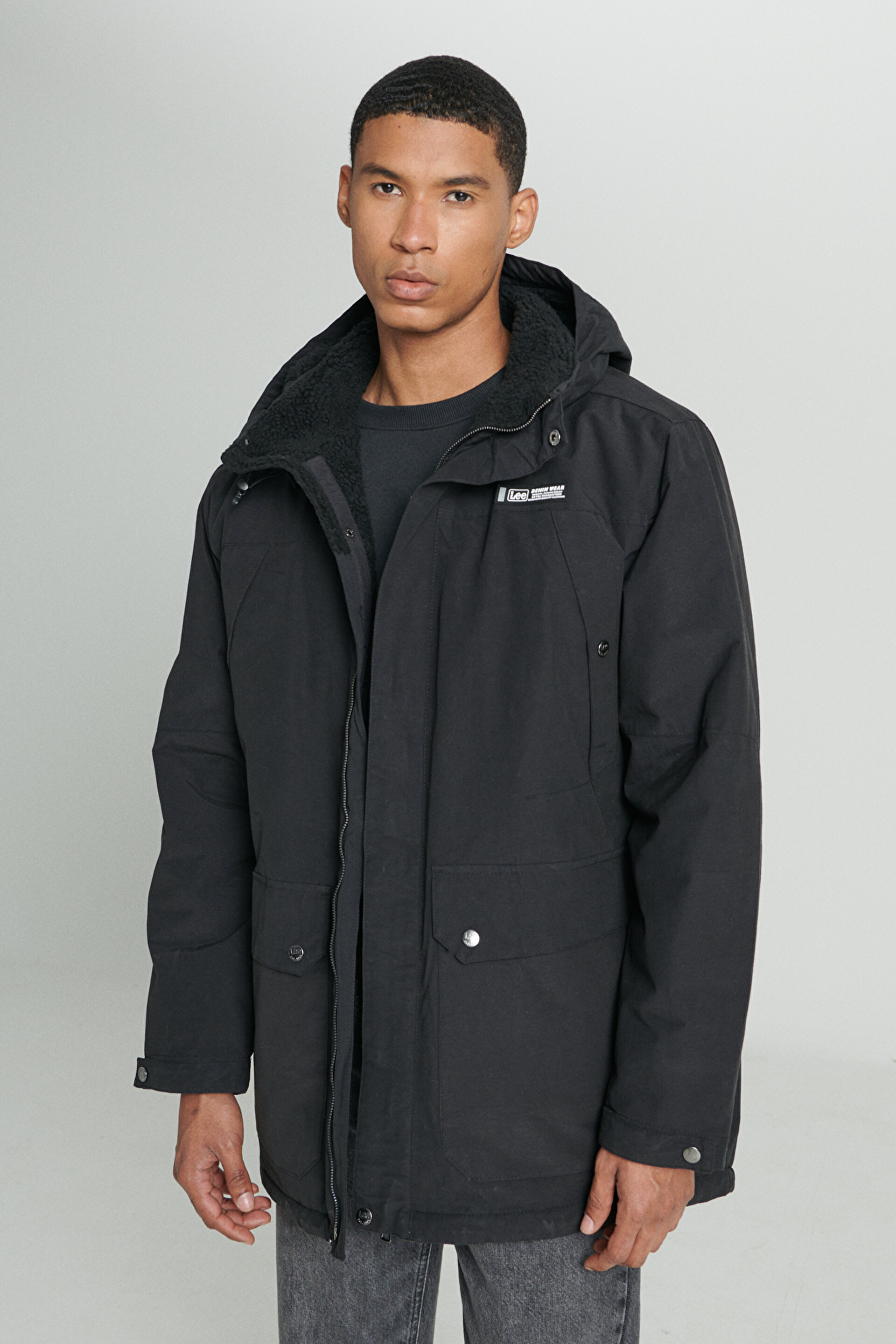 Regular Fit Normal Kesim Kapüşonlu Siyah Parka Ceket L232220001