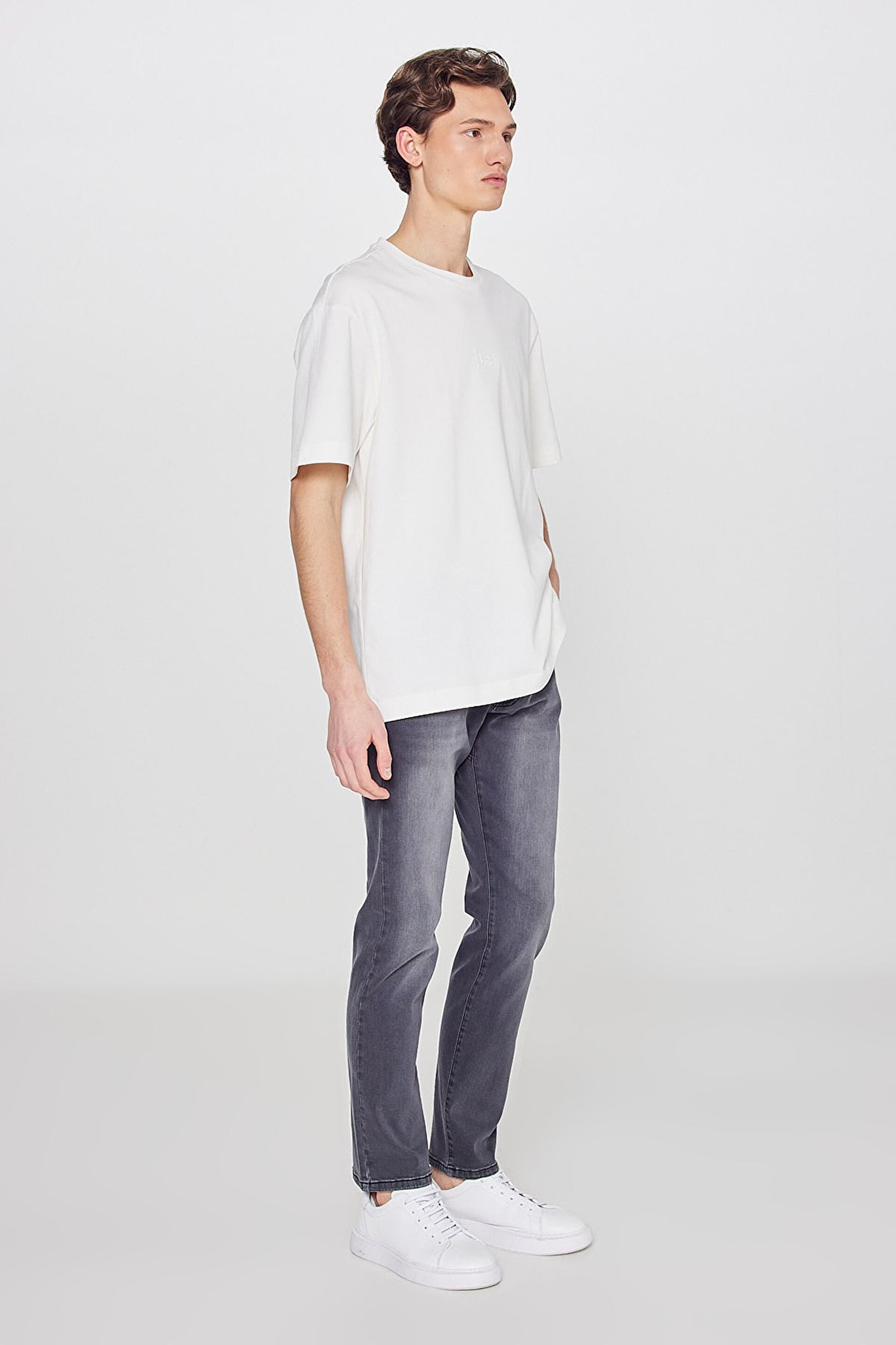 Slim Tapered Fit Dar Kesim Normal Bel Düz Paça Extreme Motion Koyu