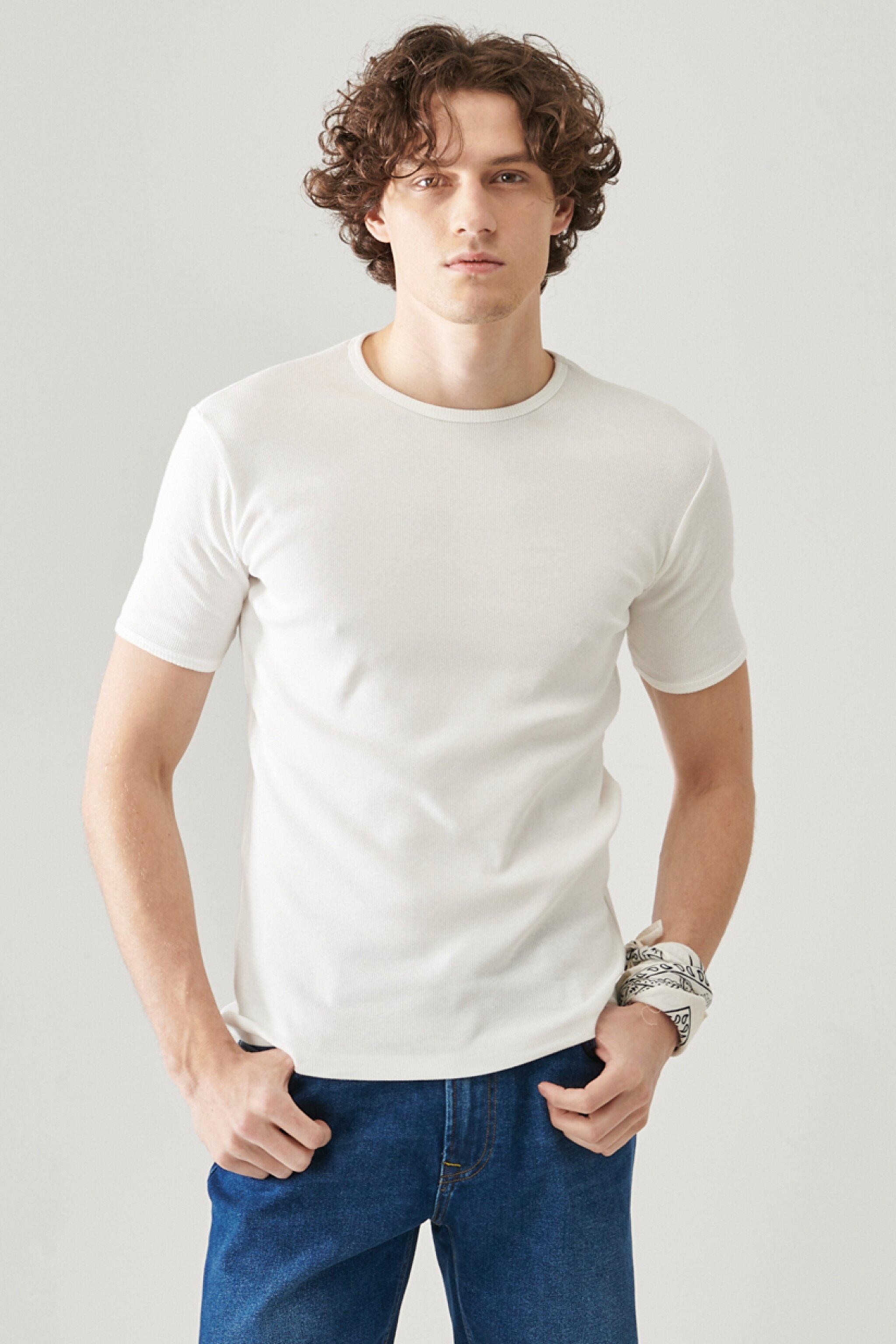 Regular Fit Normal Kesim Sıfır Yaka %100 Pamuk Basic Tişört - White-L211816100