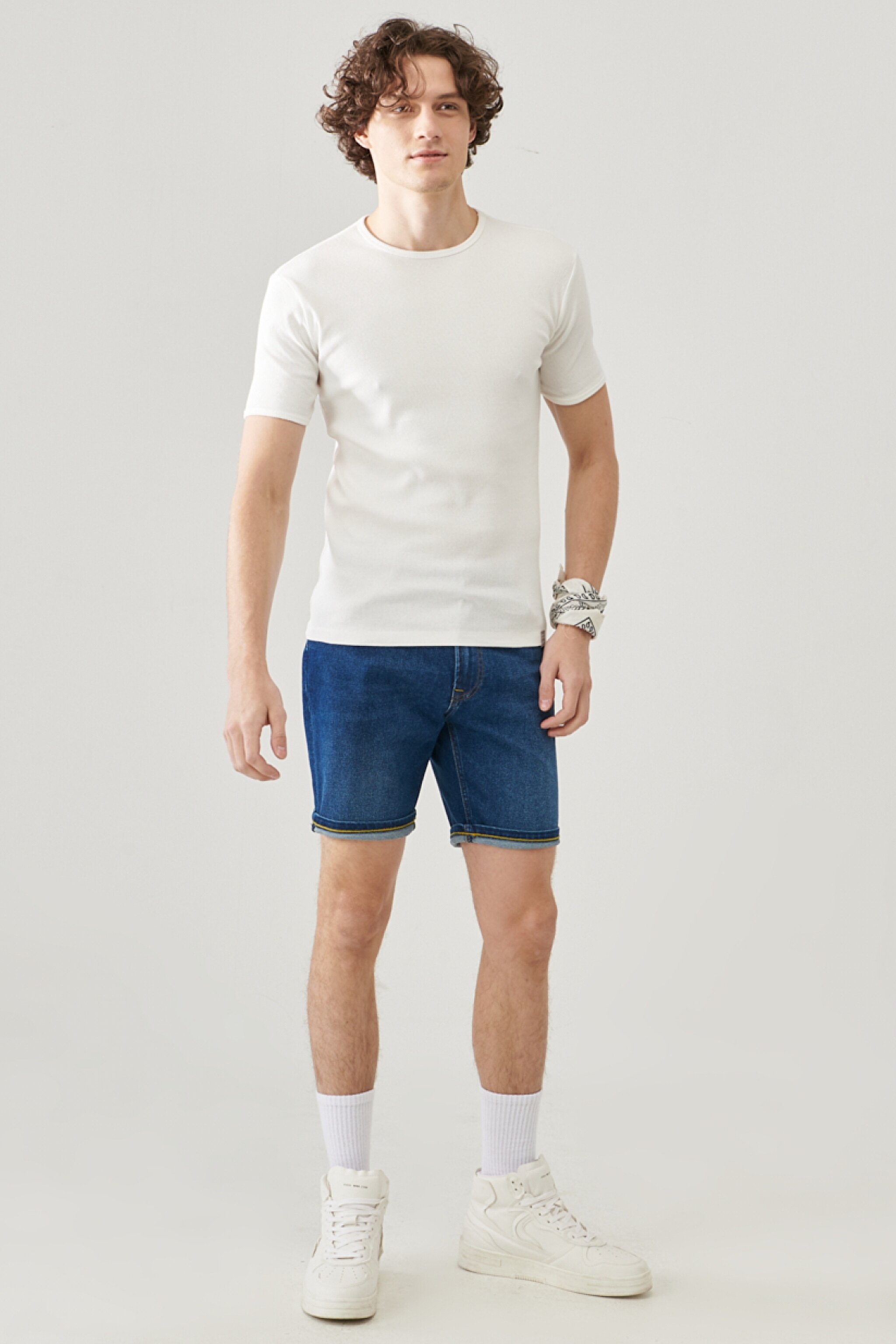Regular Fit Normal Kesim Sıfır Yaka %100 Pamuk Basic Tişört - White-L211816100 (görsel 2)