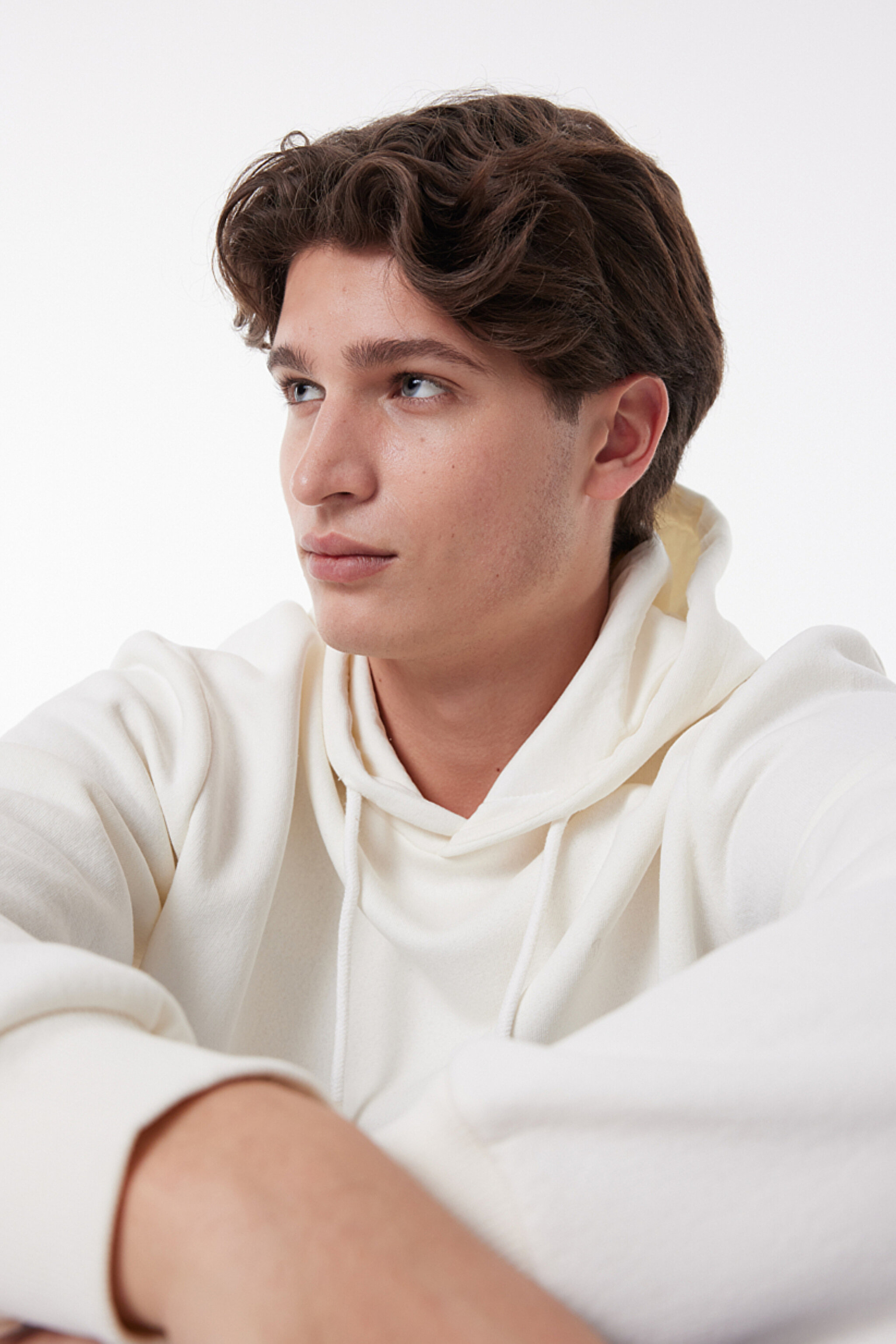 Regular Fit Normal Kesim Kapüşonlu İçi Polarlı Kırık Beyaz Sweatshirt