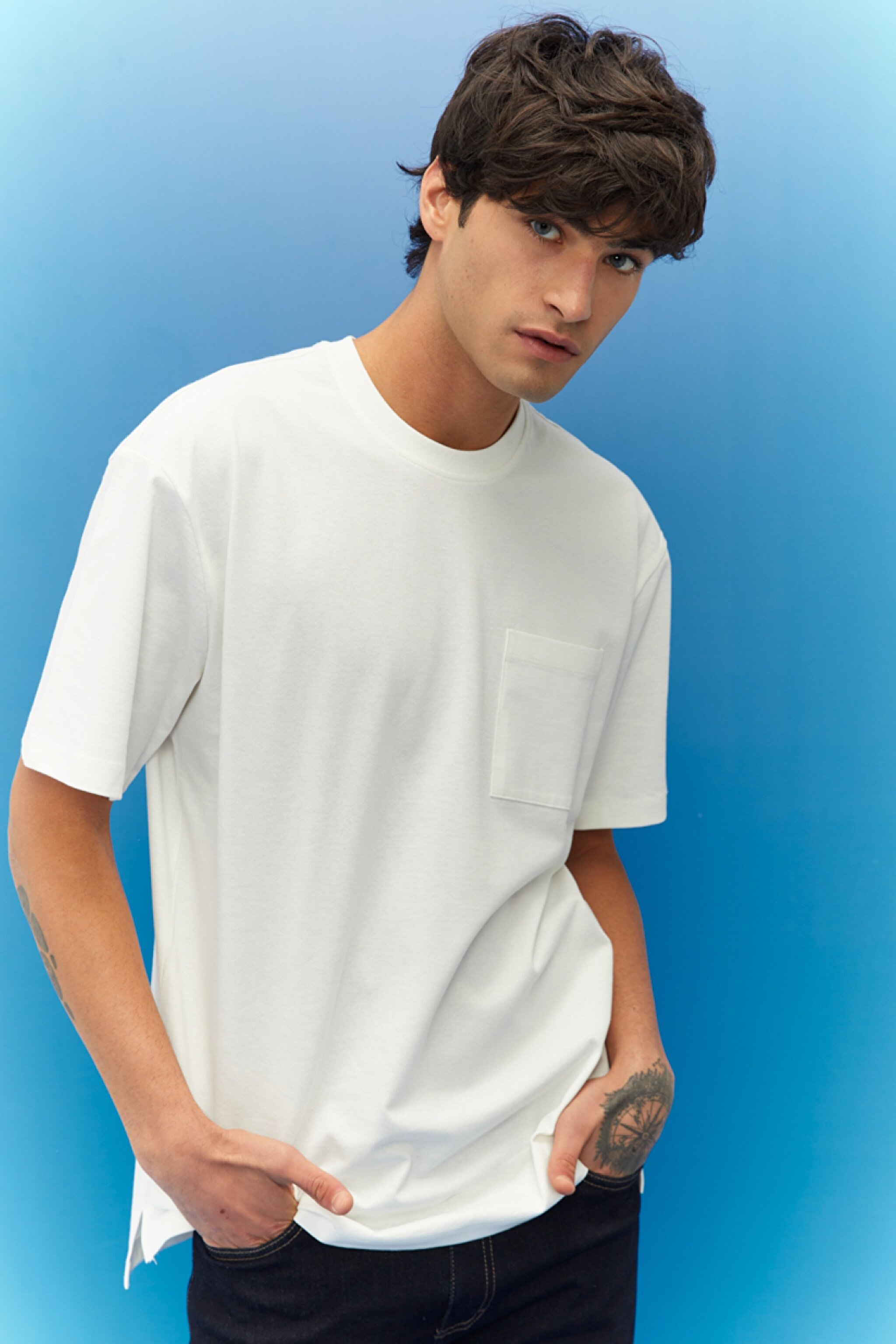 Oversize Fit Rahat Kesim %100 Pamuk Bisiklet Yaka Kırık Beyaz Tişört
