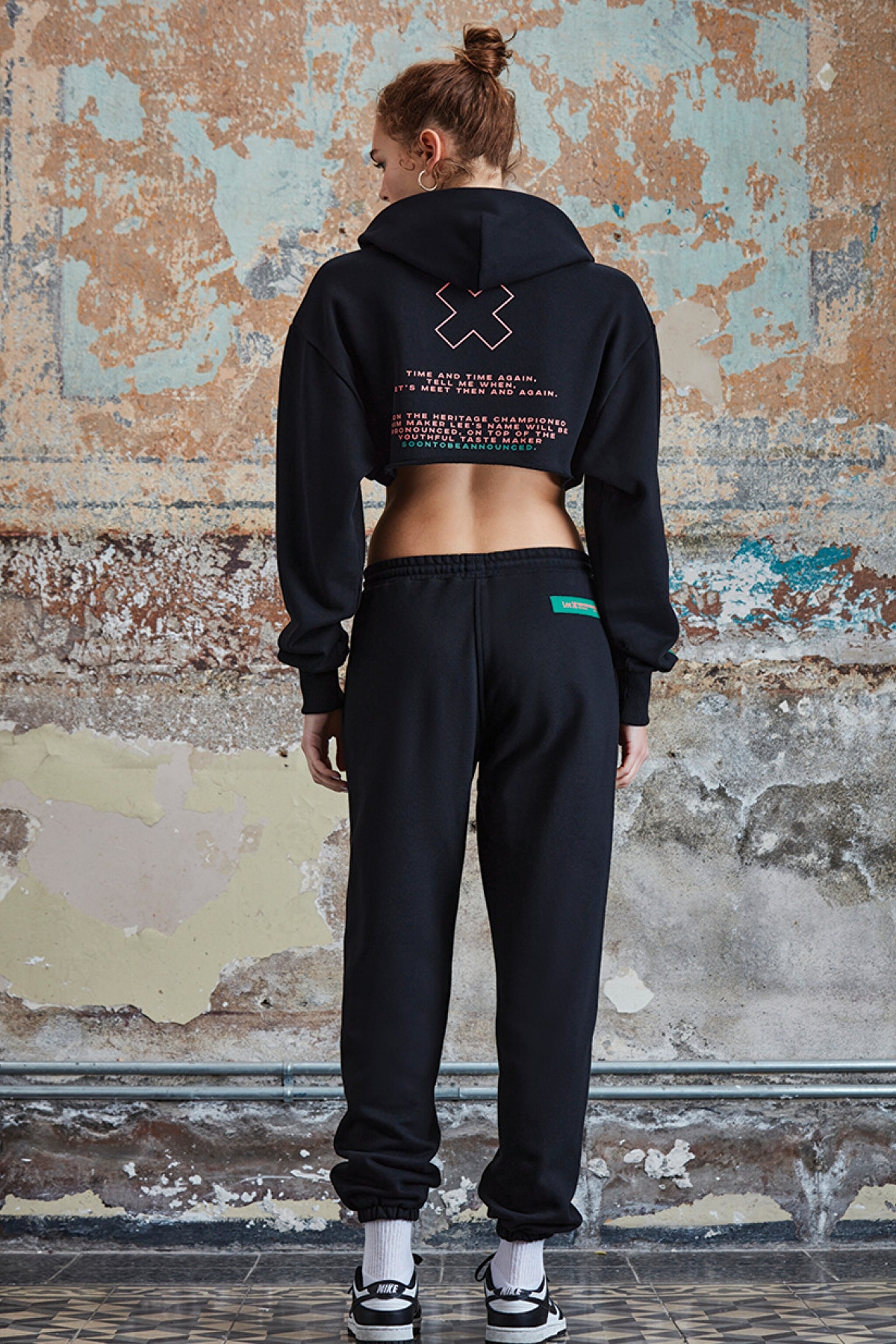STBA Kadın Siyah "Manifest" Kapüşonlu Crop Hoodie Sweatshirt - Black-L221462001 (görsel 3)