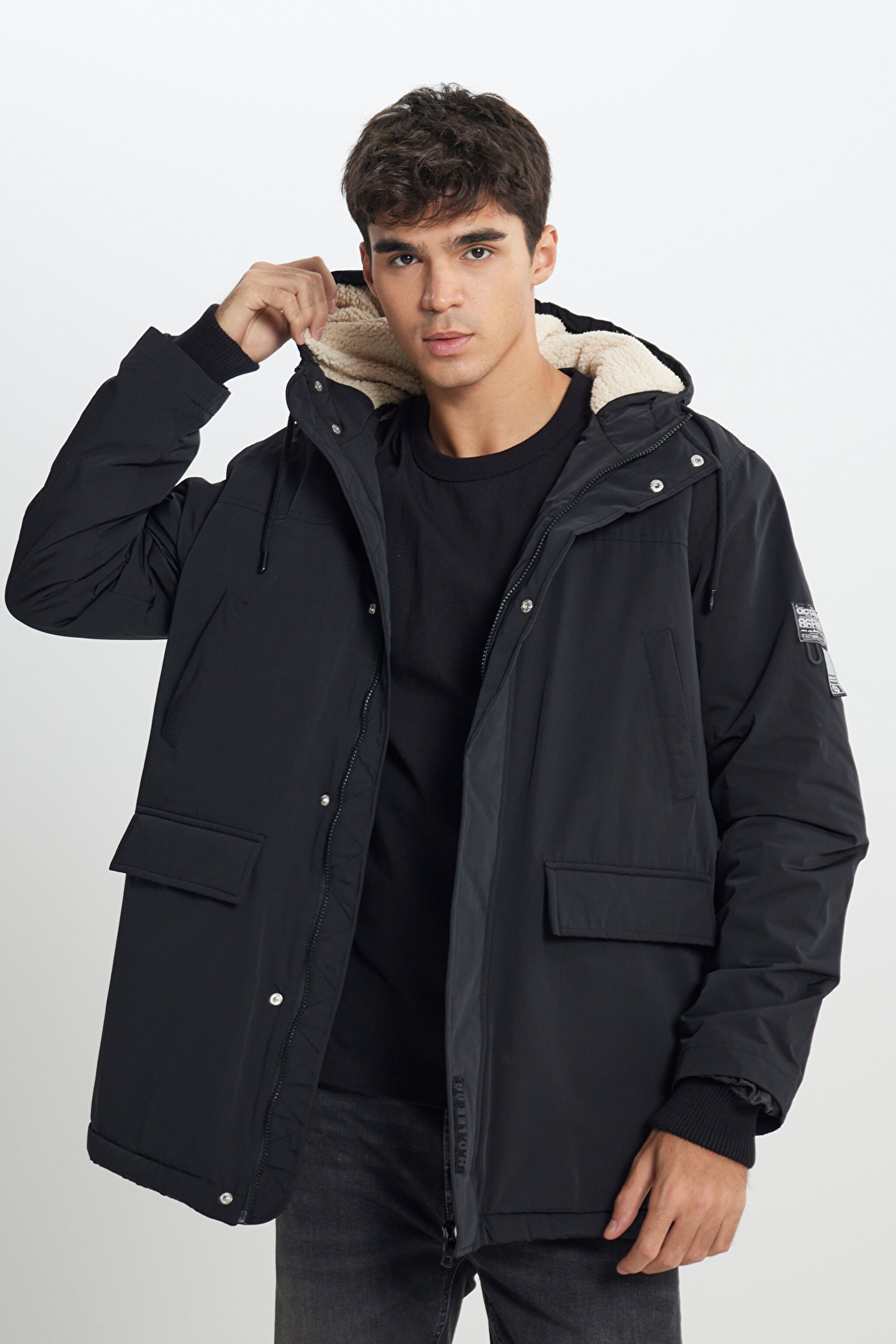 Regular Fit Normal Kesim Kapüşonlu Siyah Parka Ceket