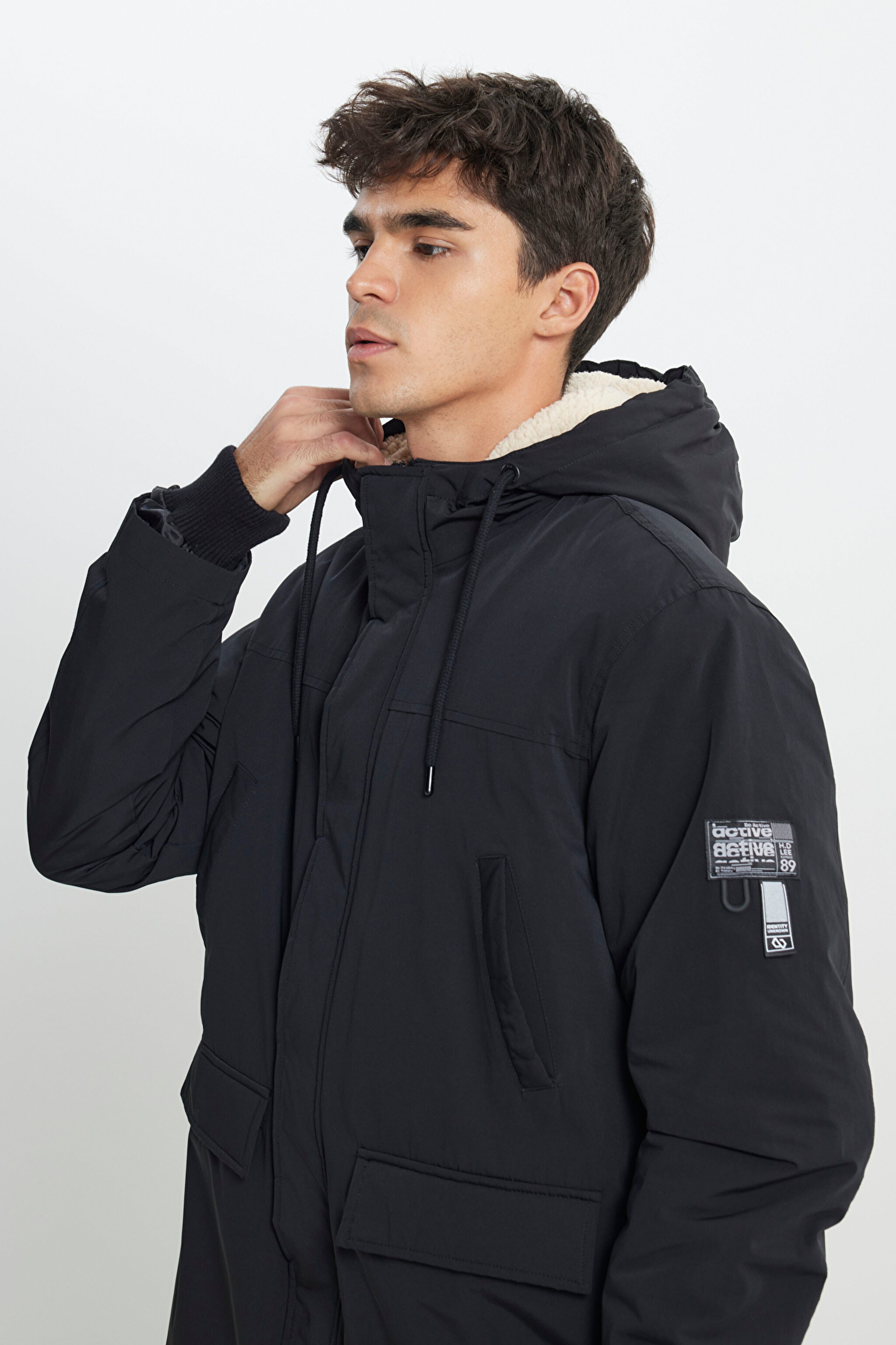 Regular Fit Normal Kesim Kapüşonlu Siyah Parka Ceket L222027001
