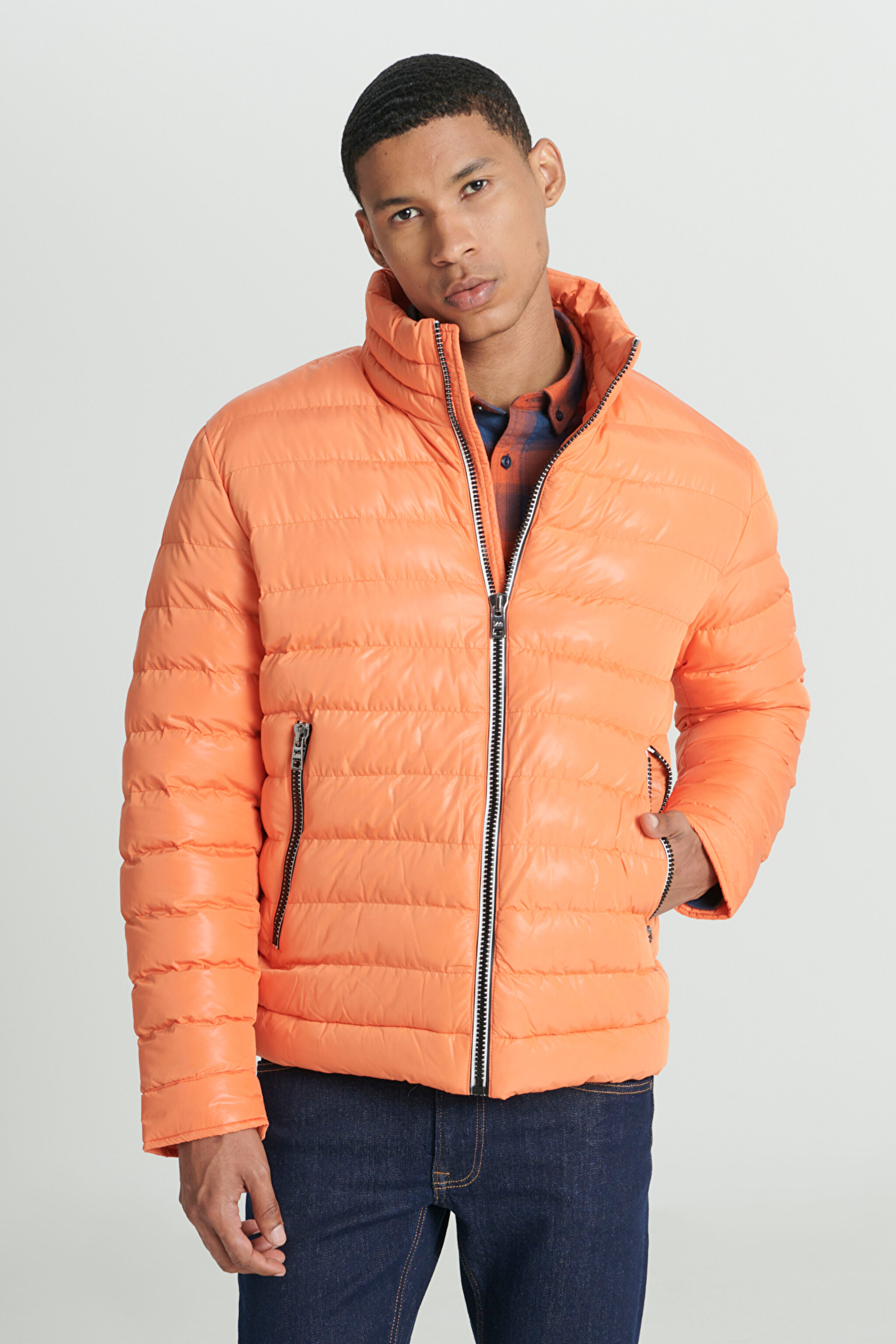 Regular Fit Normal Kesim Dik Yaka Turuncu Şişme Mont