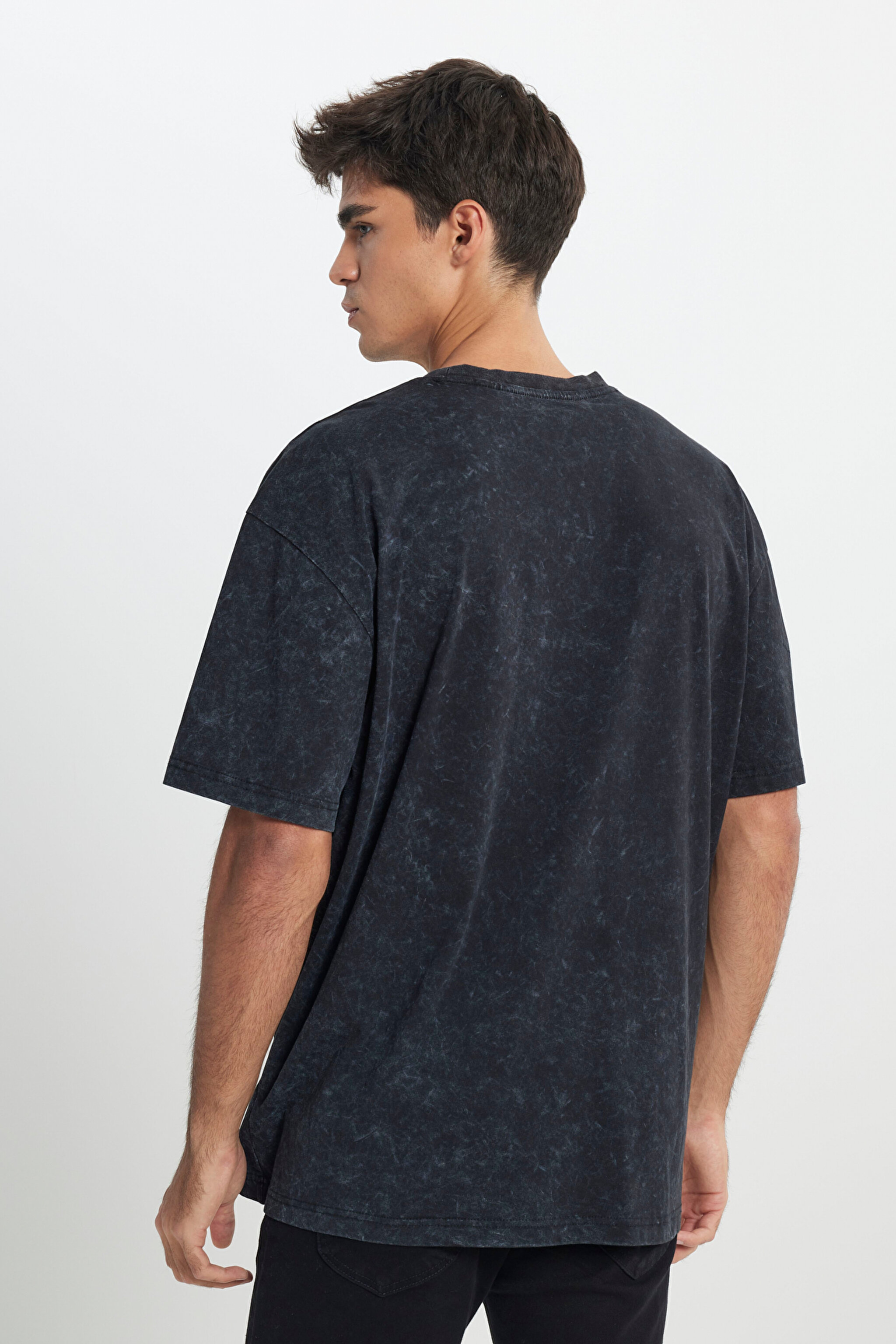 Oversize Fit Geniş Kesim %100 Pamuk Bisiklet Yaka Yıkamalı Siyah