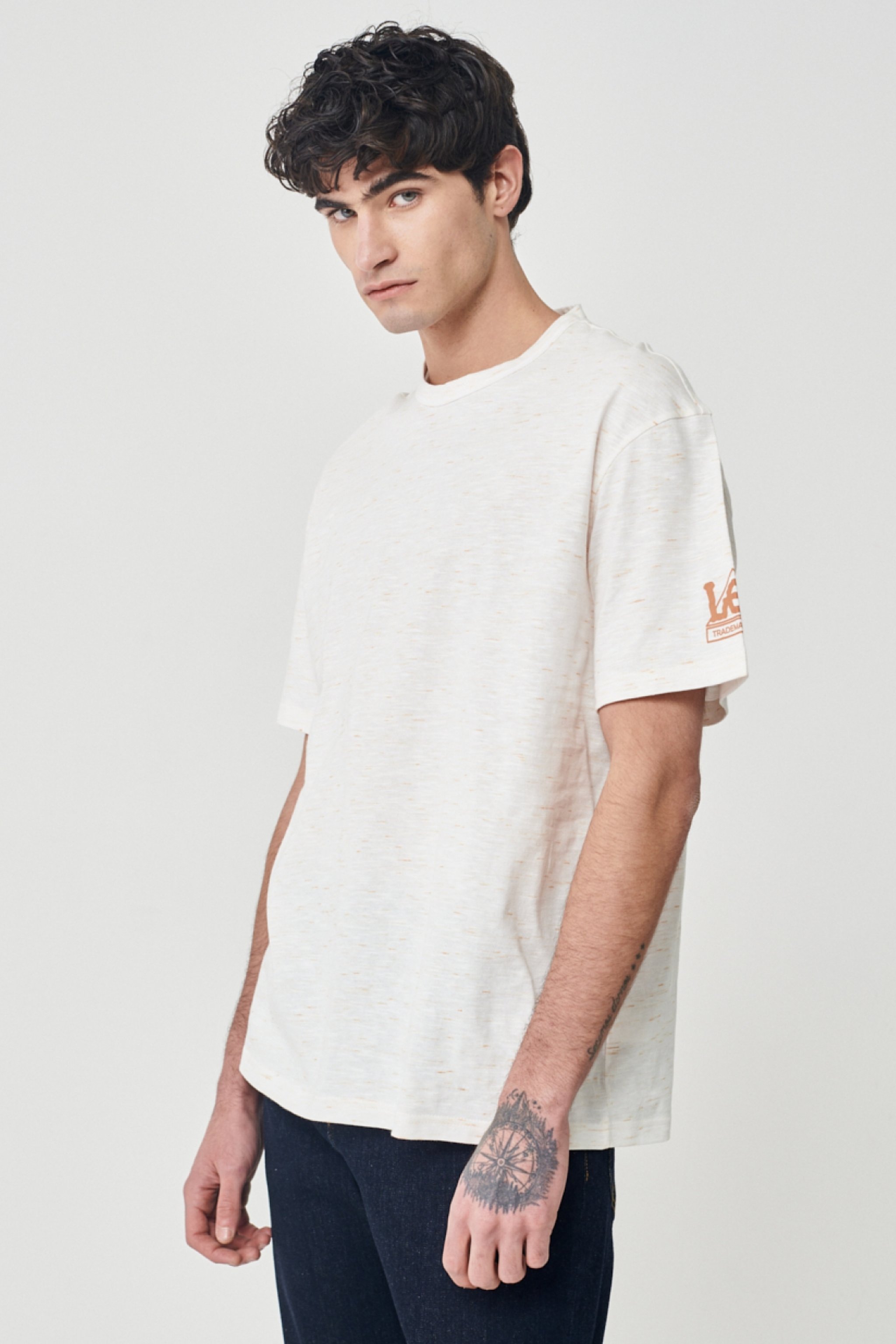 Loose Fit Rahat Kesim Bisiklet Yaka Kırık Beyaz Tişört - Off White-L231240102 (görsel 3)