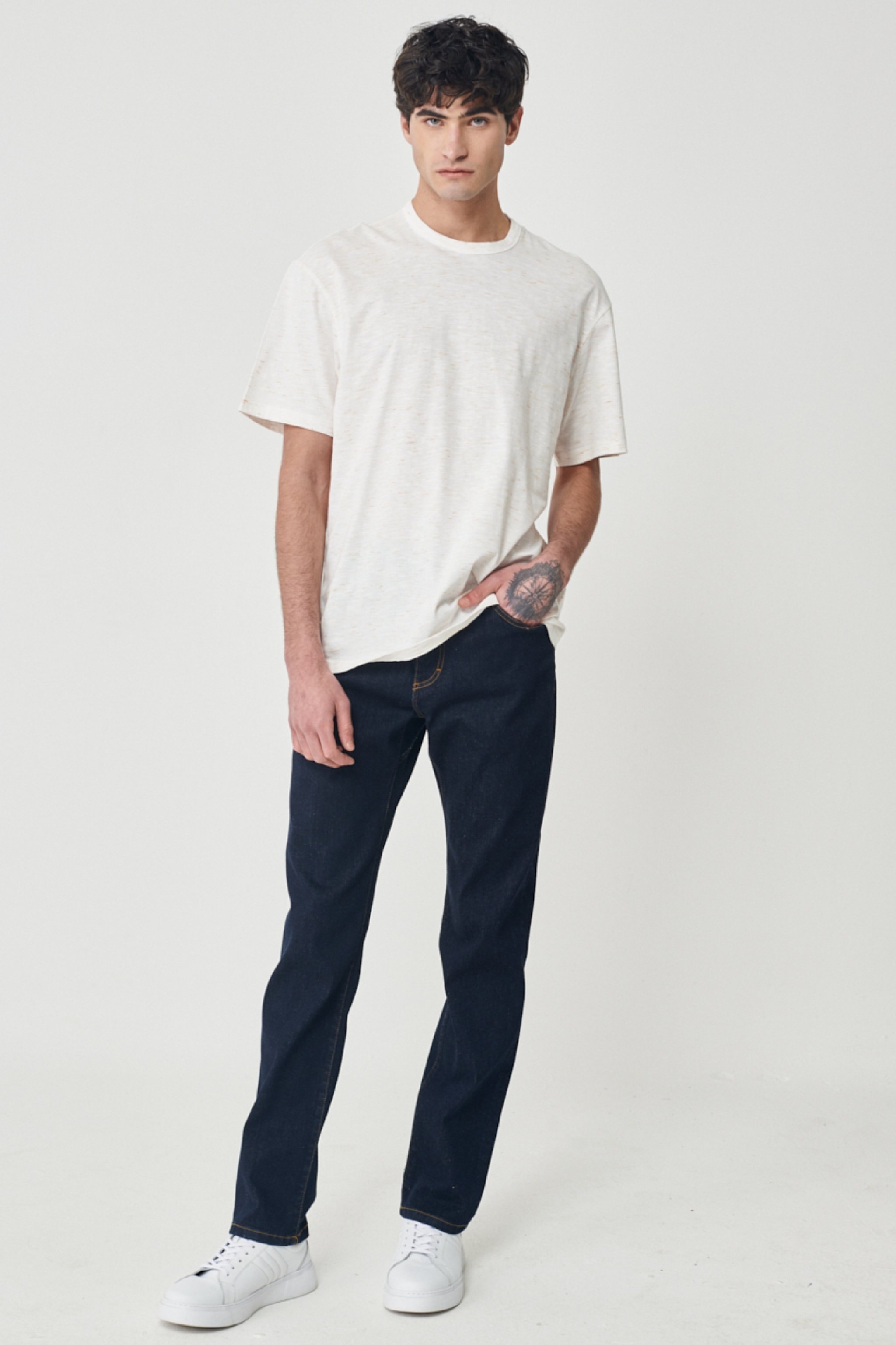 Loose Fit Rahat Kesim Bisiklet Yaka Kırık Beyaz Tişört - Off White-L231240102 (görsel 5)