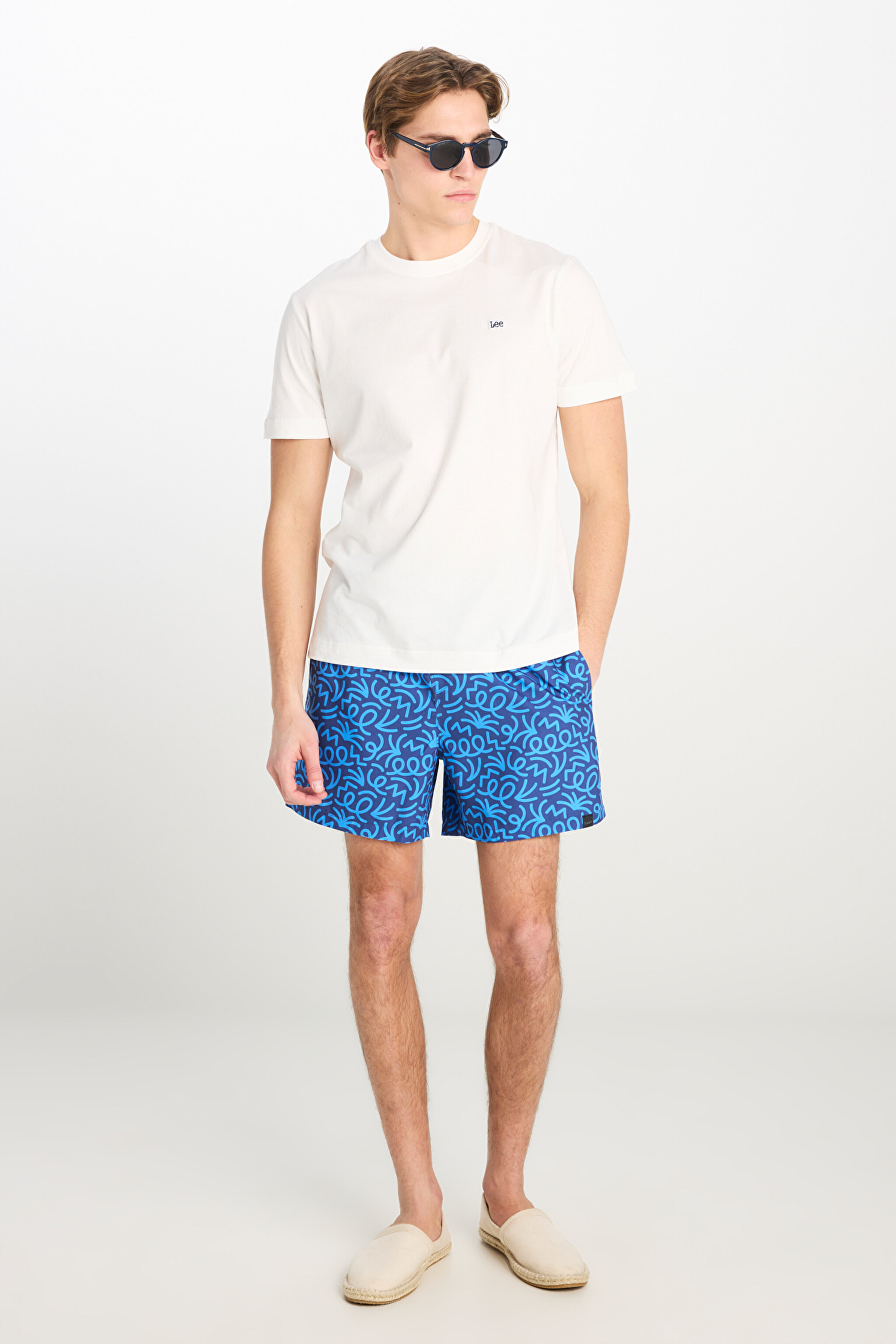 Regular Fit Normal Kesim Normal Bel Lacivert Desenli Deniz Şortu