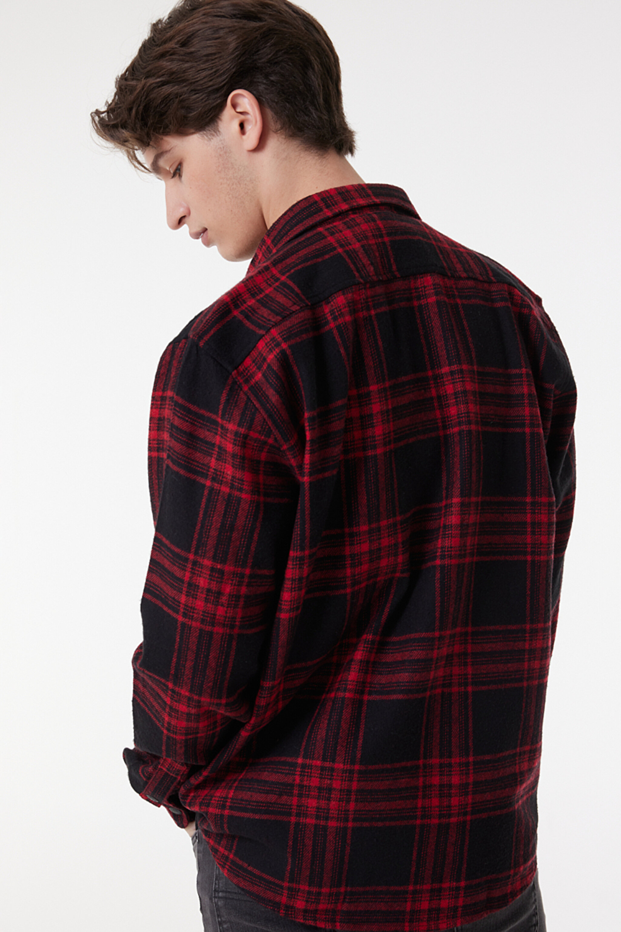 Loose Fit Rahat Kesim Ekose Siyah Kırmızı Şardonlu Uzun Kollu Gömlek - Black-L232146001 (görsel 6)