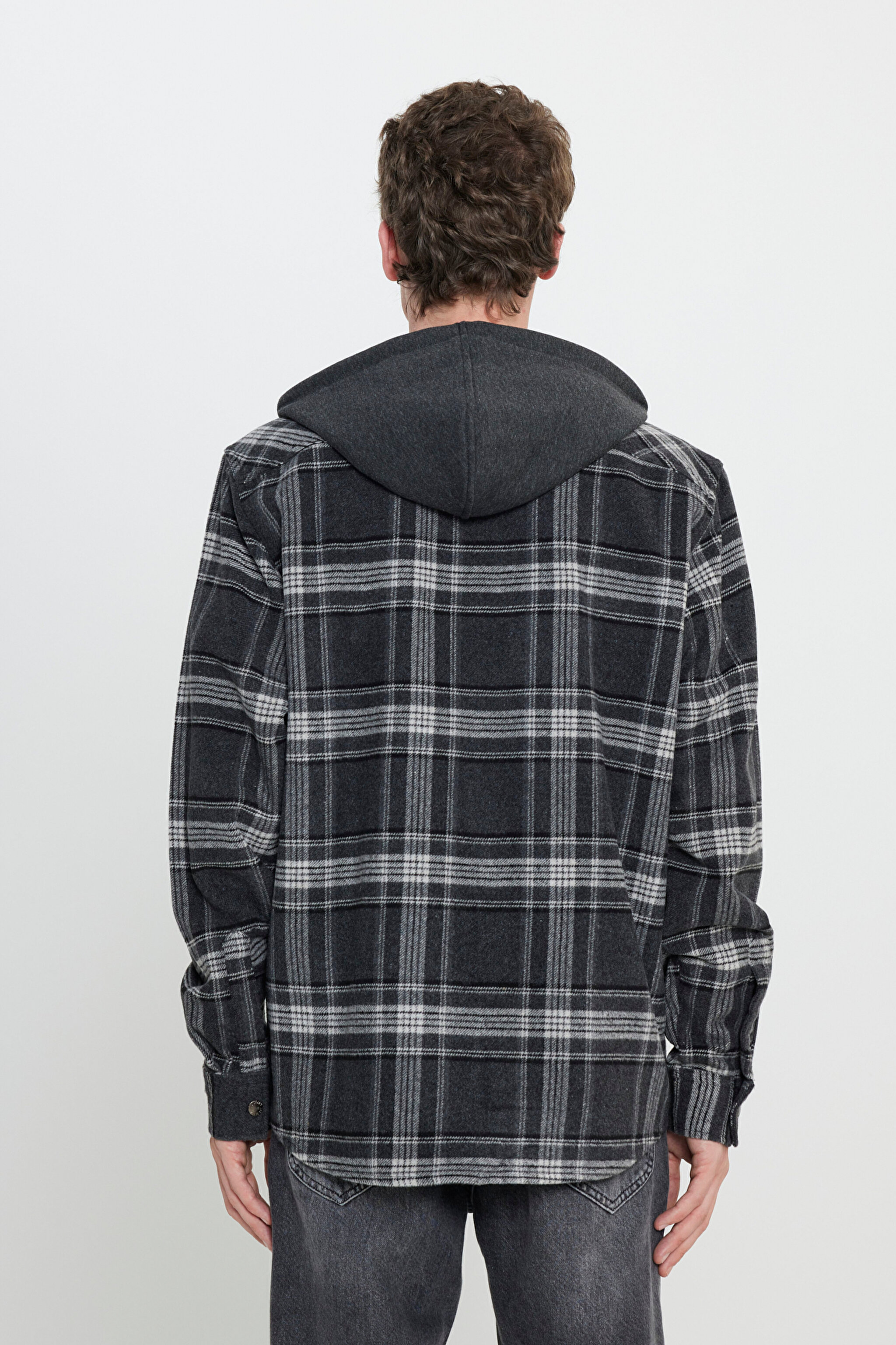 Loose Fit Rahat Kesim Kapüşonlu Şardonlu Siyah Uzun Kollu Gömlek - Black-L232151001 (görsel 5)