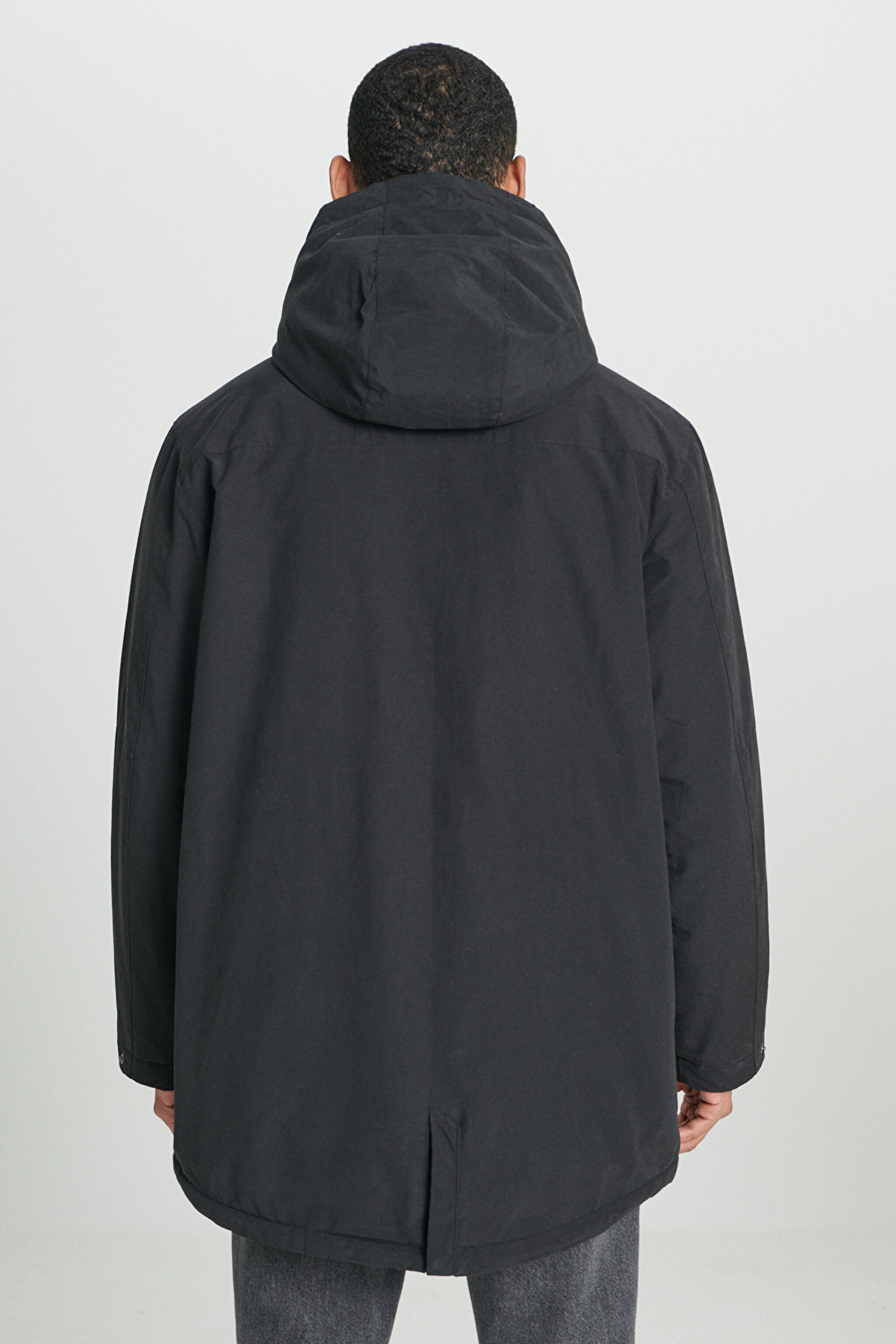 Regular Fit Normal Kesim Kapüşonlu Siyah Parka Ceket L232220001