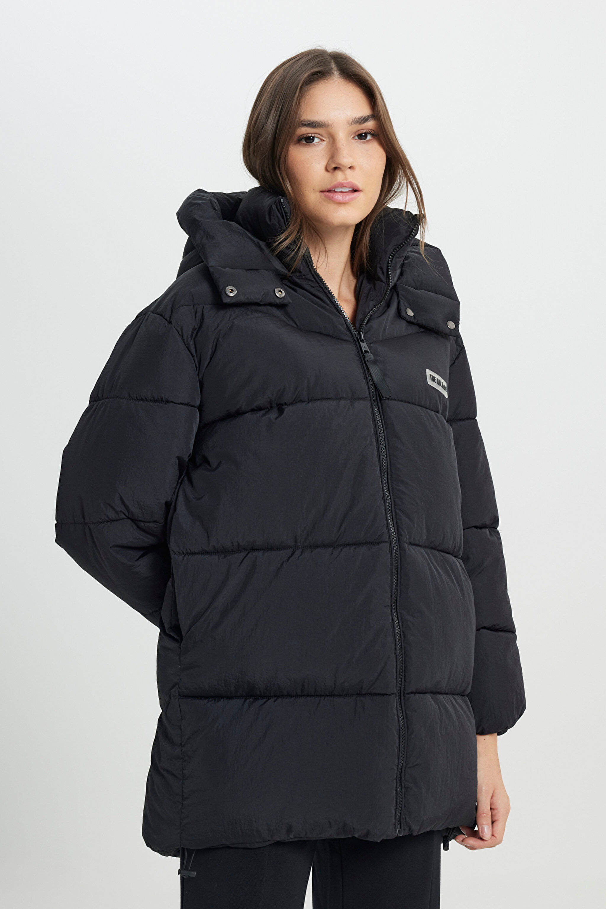 Loose Fit Rahat Kesim Kapüşonlu Uzun Siyah Şişme Mont - Black-L232222001 (görsel 2)