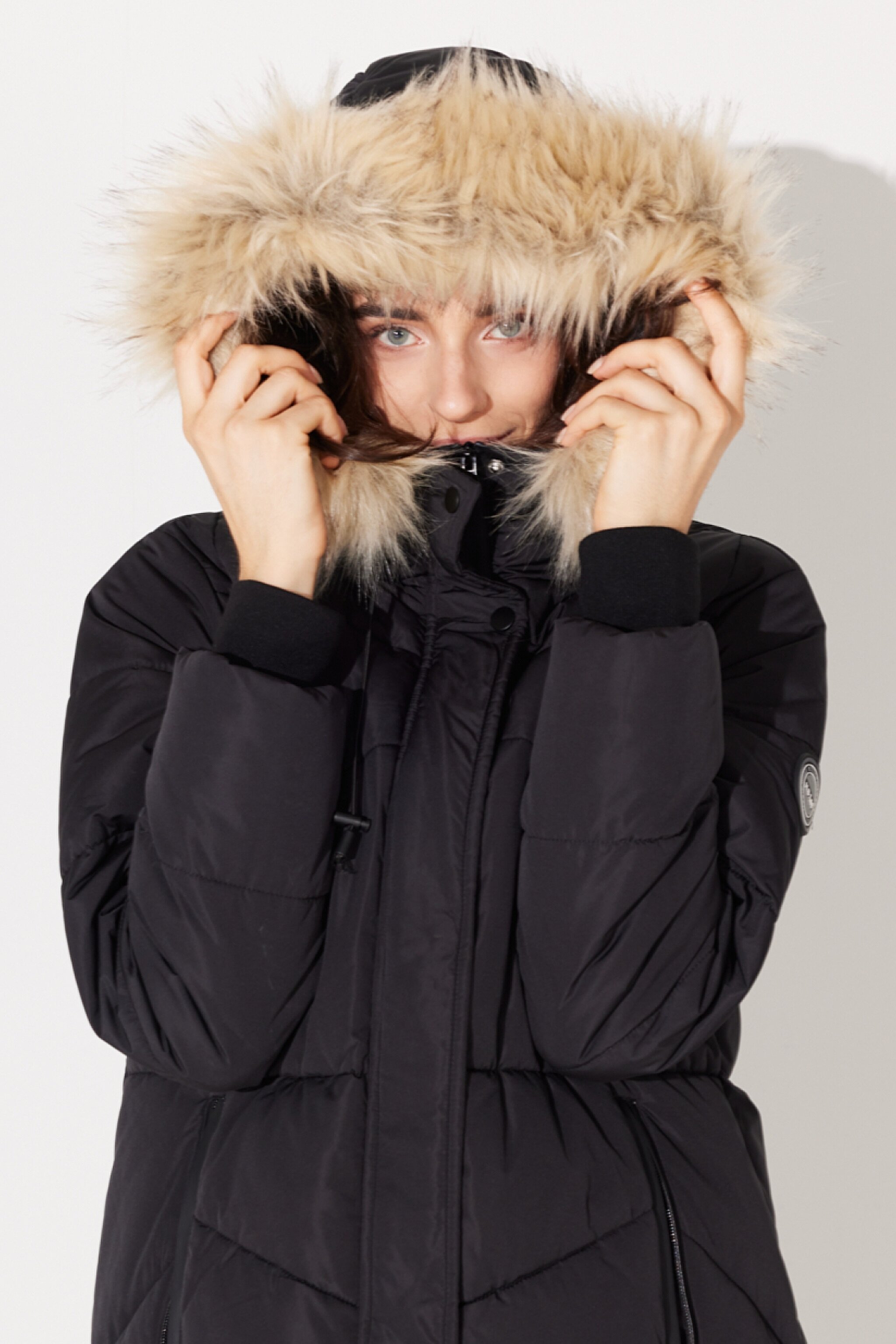 Regular Fit Normal Kesim Kapüşonlu Siyah Uzun Şişme Mont - Black-L232223001 (görsel 4)