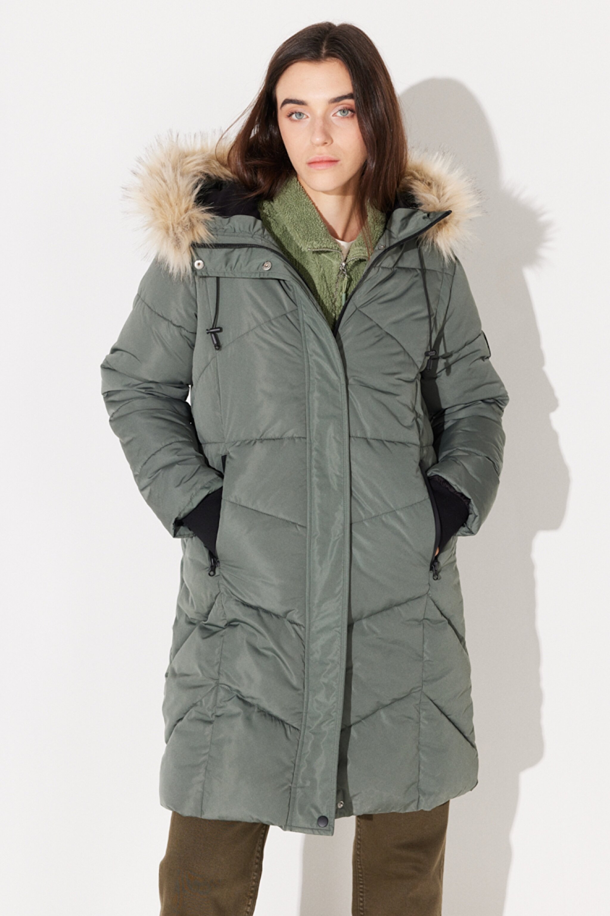 Regular Fit Normal Kesim Kapüşonlu Uzun Haki Şişme Mont