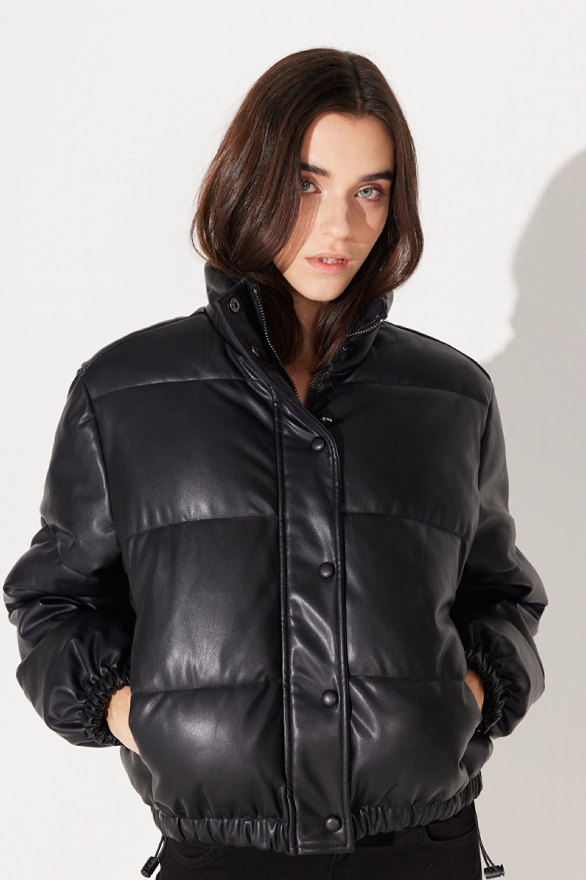 Regular Fit Normal Kesim Dik Yaka Siyah Suni Deri Şişme Mont - Black-L232230001 (görsel 2)