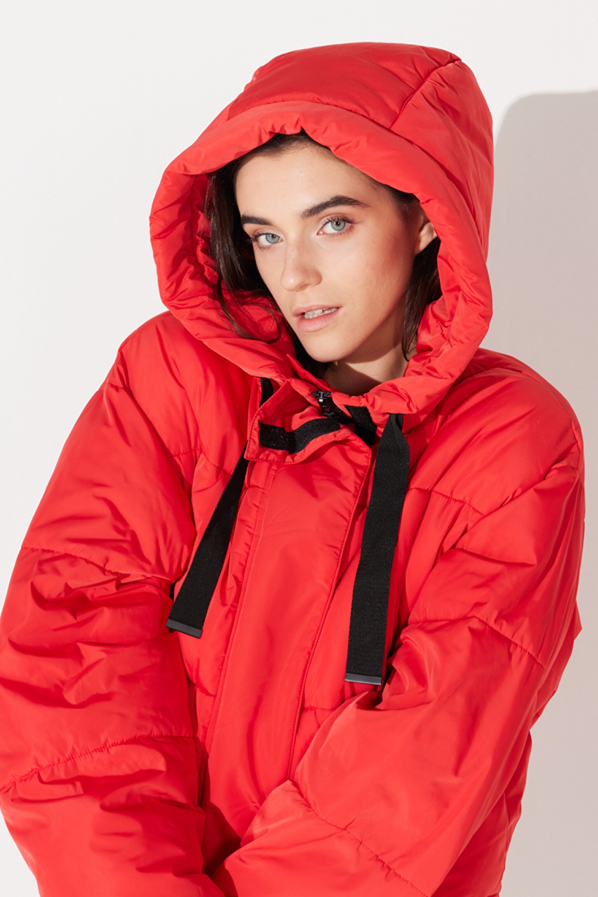 Regular Fit Normal Kesim Kapüşonlu Dik Yaka Kırmızı Şişme Mont - Red-L232233600 (görsel 4)