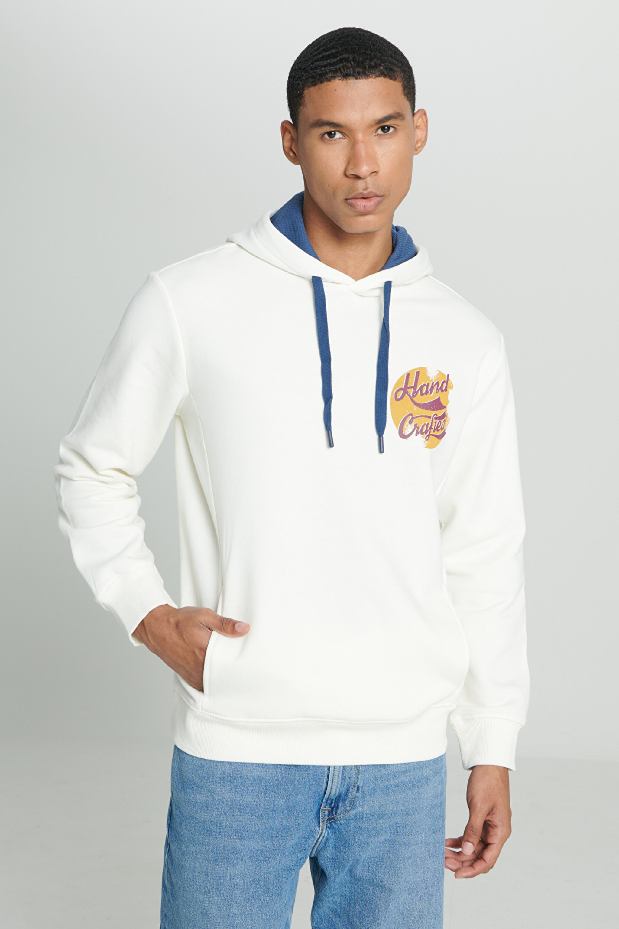 Regular Fit Normal Kesim Kapüşonlu İçi Polarlı Sırt Baskılı Kırık Beyaz Sweatshirt - Off White-L232273102 (görsel 3)