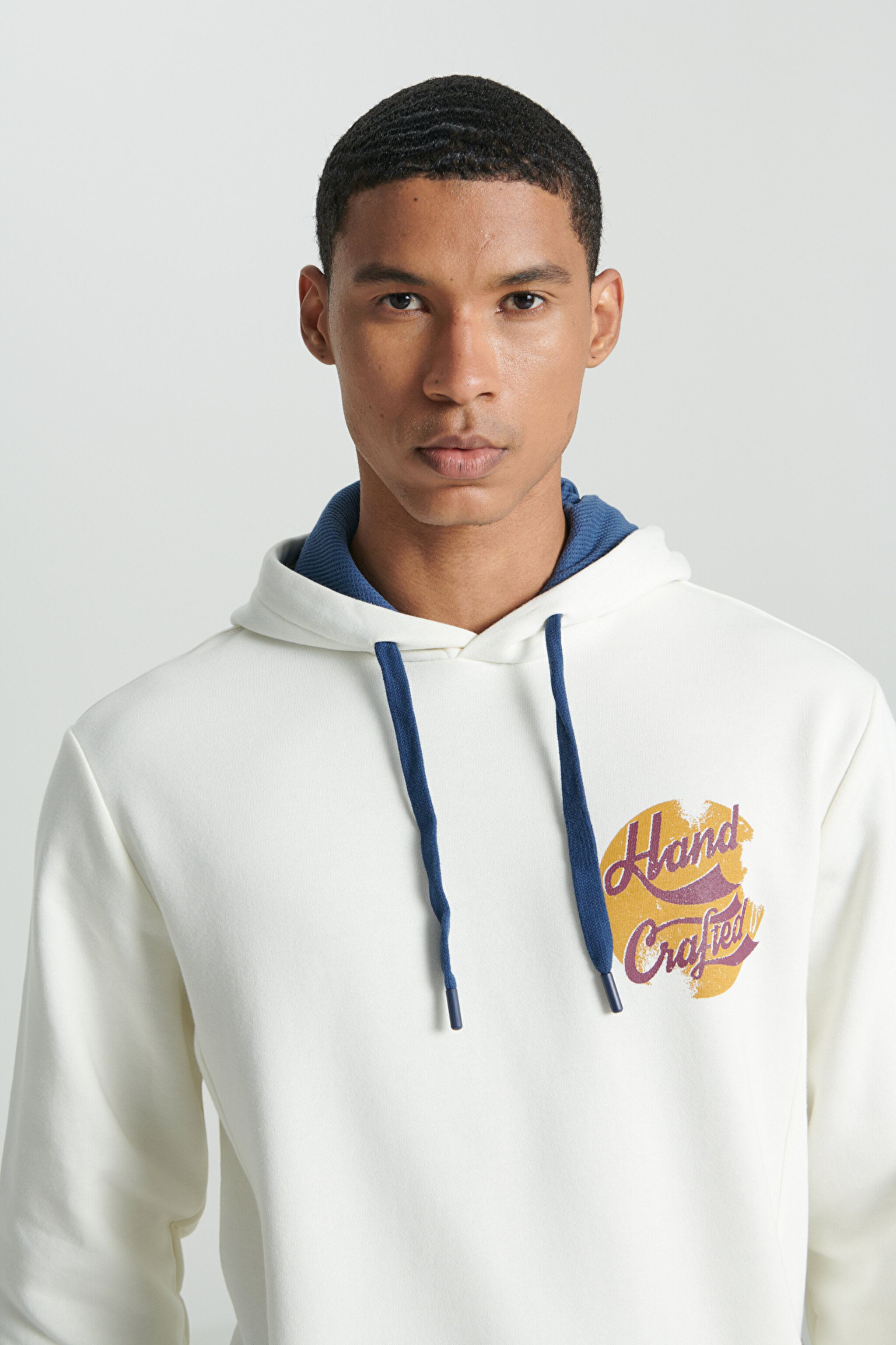 Regular Fit Normal Kesim Kapüşonlu İçi Polarlı Sırt Baskılı Kırık Beyaz Sweatshirt - Off White-L232273102 (görsel 5)