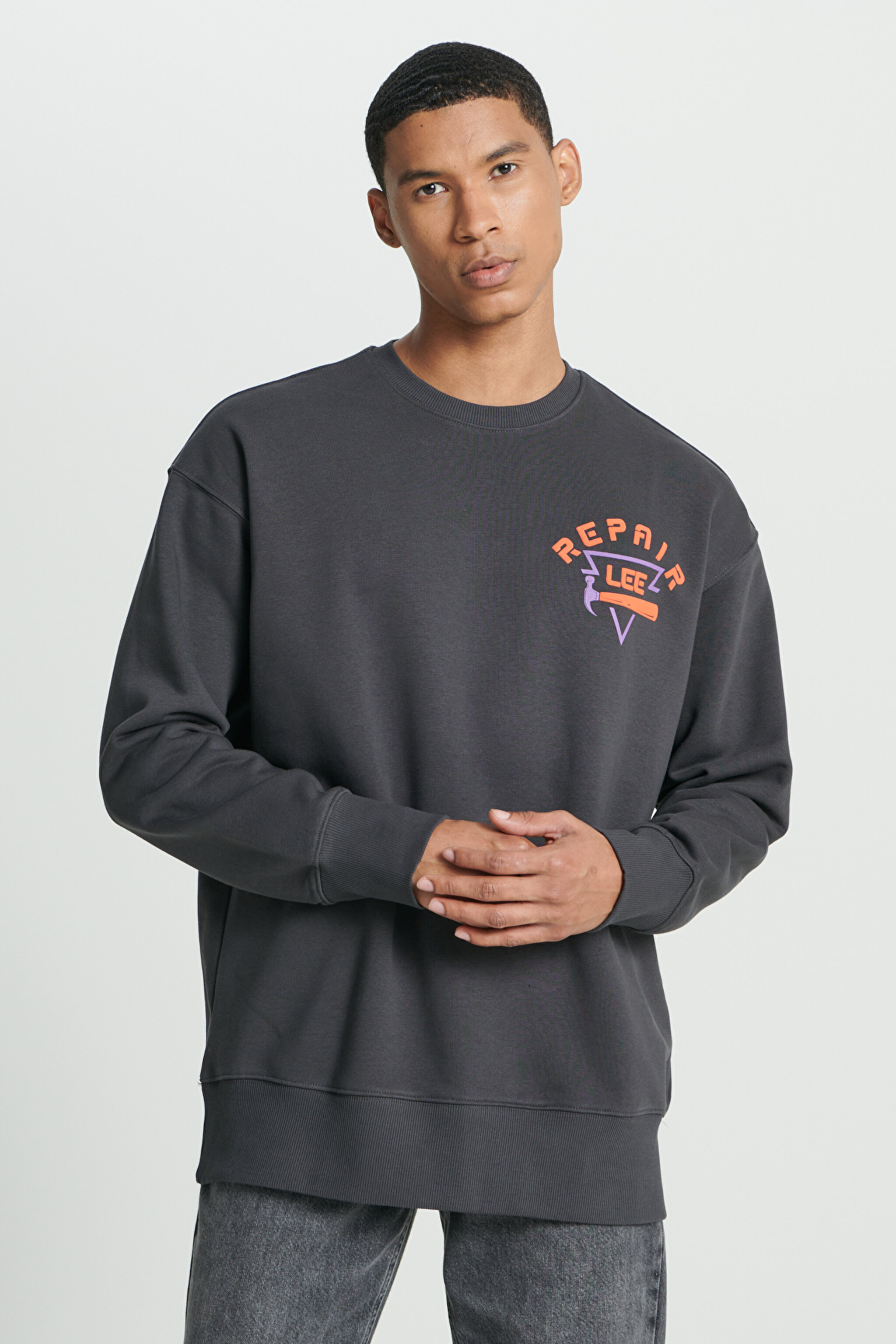 Loose Fit Rahat Kesim Bisiklet Yaka İçi Polarlı Sırt Baskılı Antrasit Sweatshirt - Anthracite-L232282003