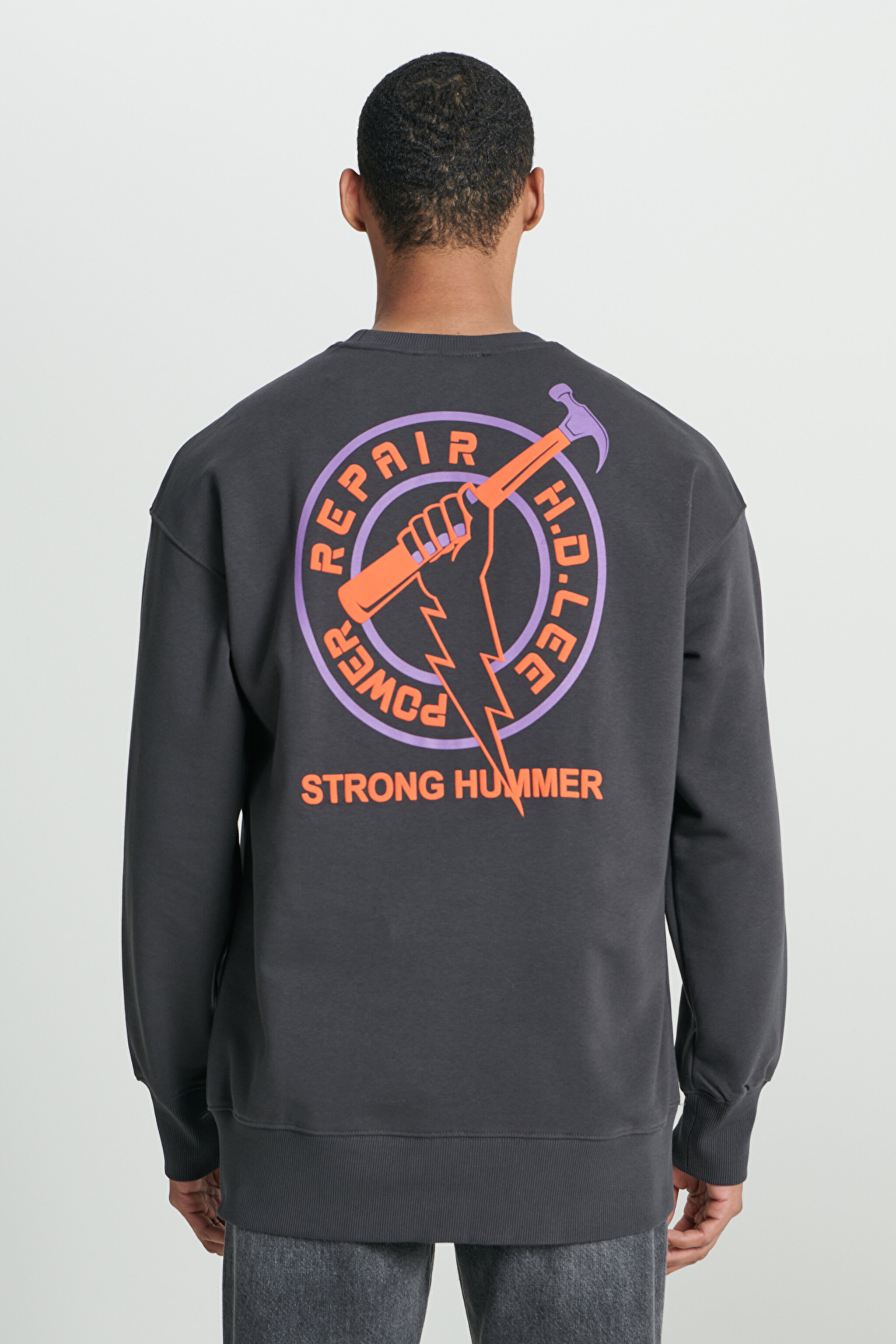 Loose Fit Rahat Kesim Bisiklet Yaka İçi Polarlı Sırt Baskılı Antrasit Sweatshirt - Anthracite-L232282003 (görsel 2)