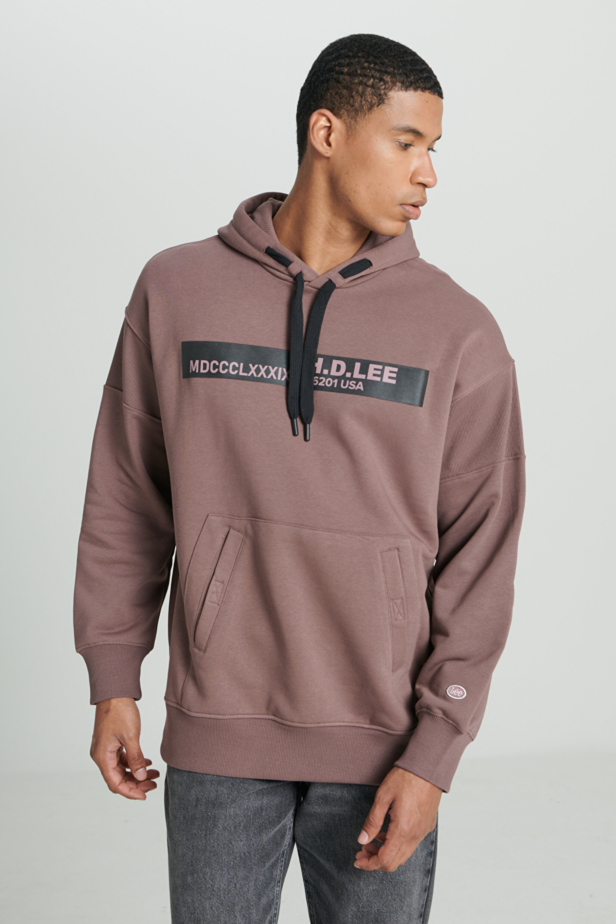 Loose Fit Rahat Kesim Kapüşonlu İçi Polarlı Sırt Baskılı Kahverengi Sweatshirt - Taupe-L232283640 (görsel 4)