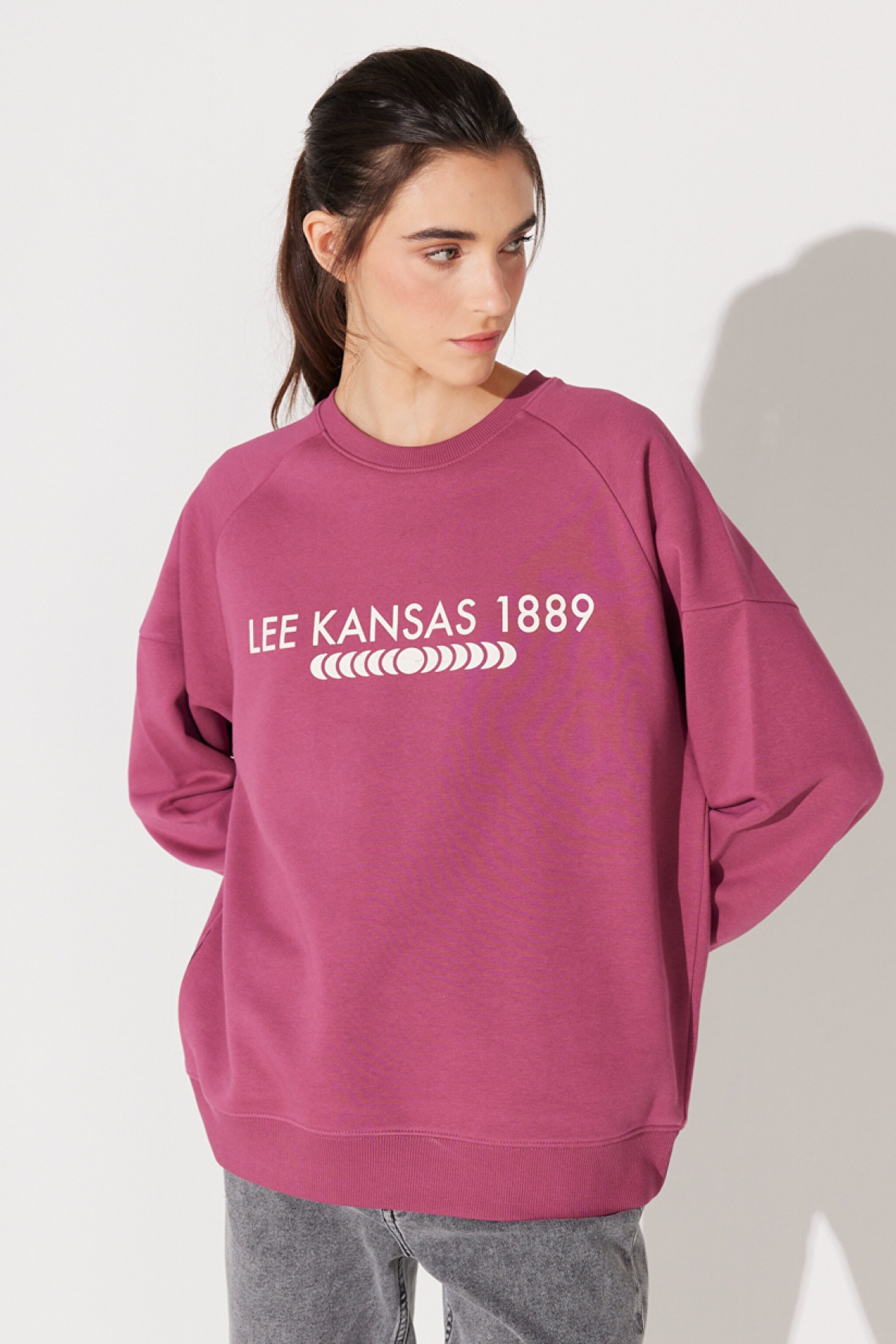 Oversize Fit Geniş Kesim Bisiklet Yaka Şardonlu Koyu Pembe Sweatshirt - Purple-L232342499 (görsel 3)