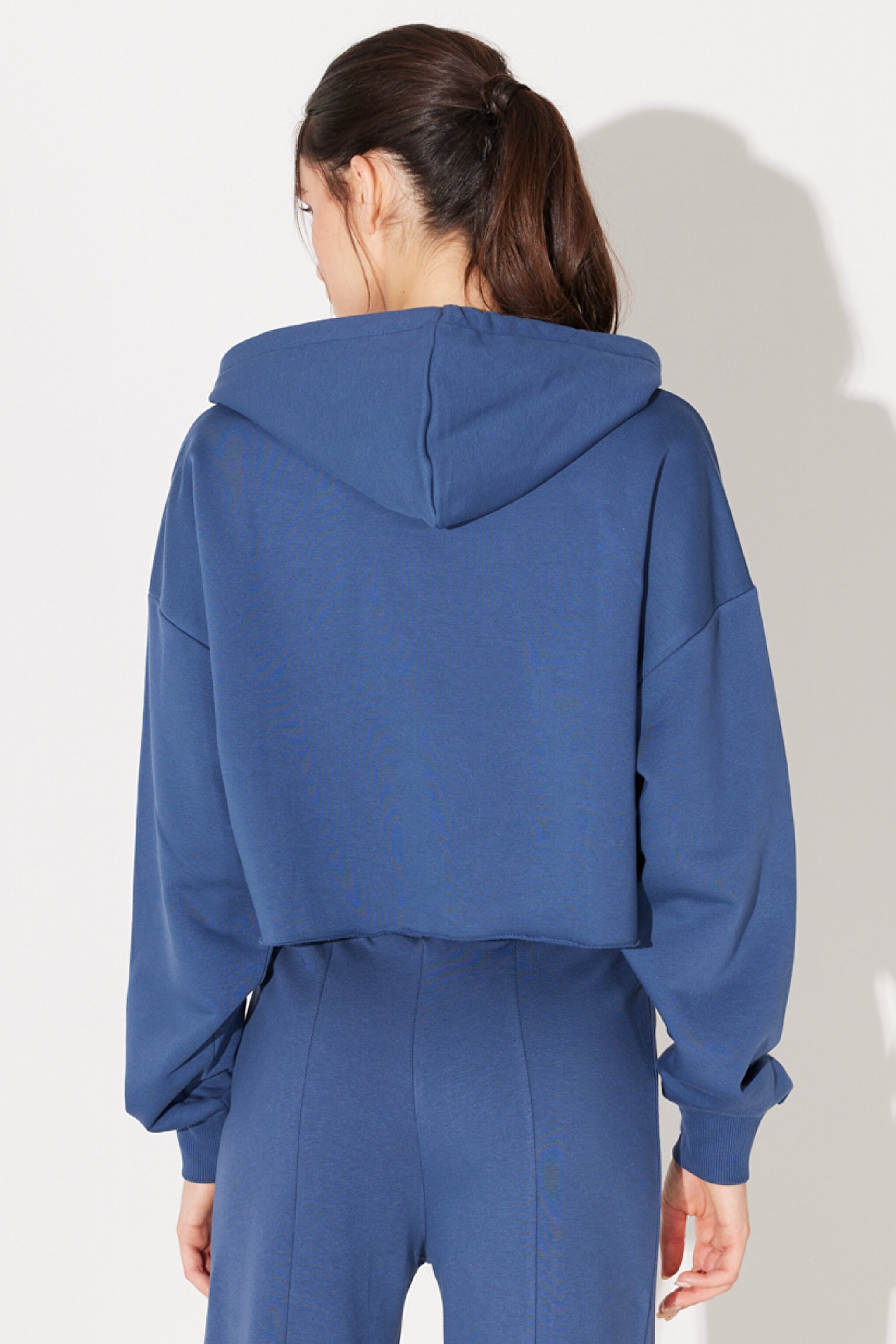 Regular Fit Normal Kesim Kapüşonlu Şardonlu Crop Mavi Sweatshirt - Blue-L232348400 (görsel 5)