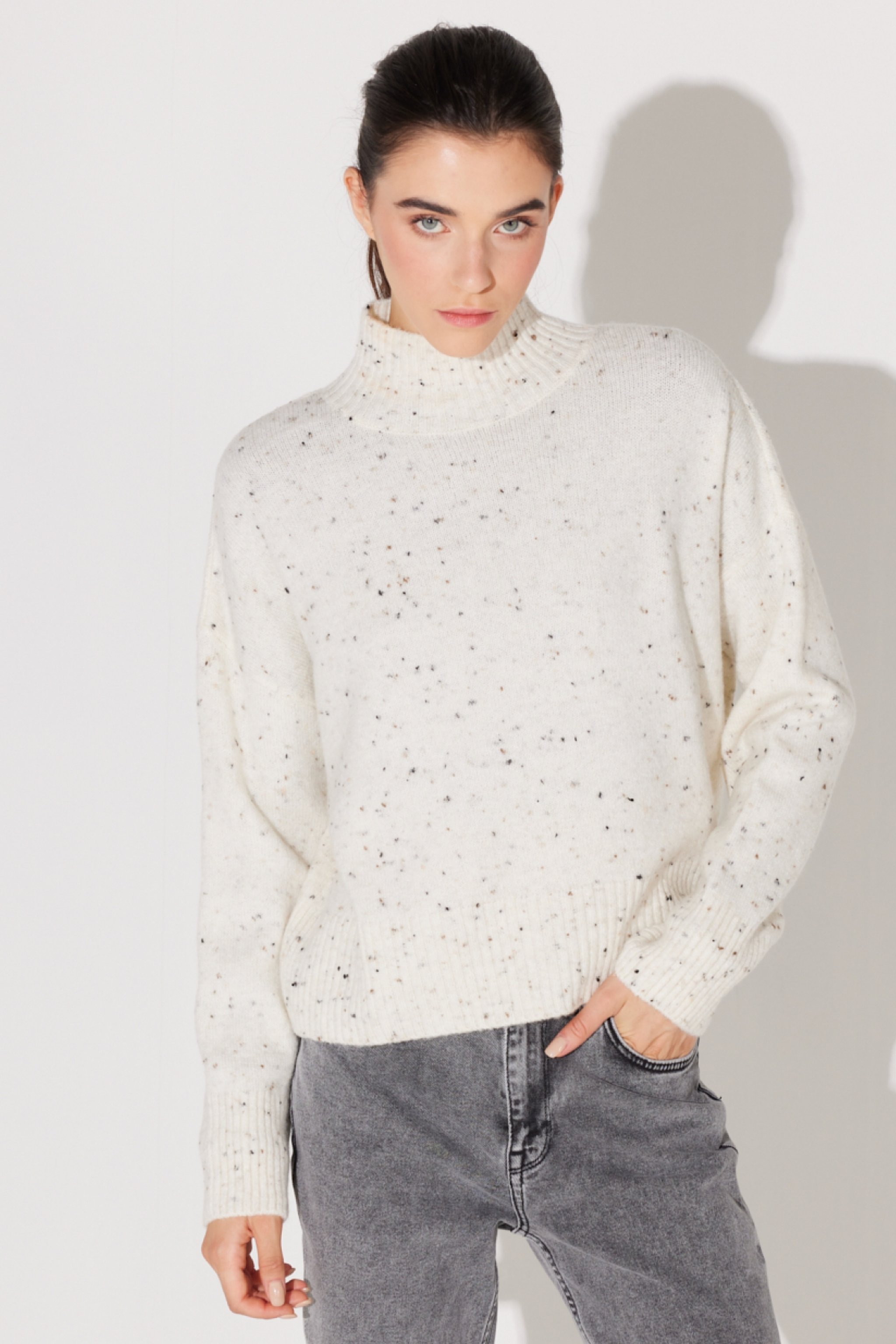 Regular Fit Normal Kesim Balıkçı Yaka Kırık Beyaz Triko Kazak - Off White-L232494102