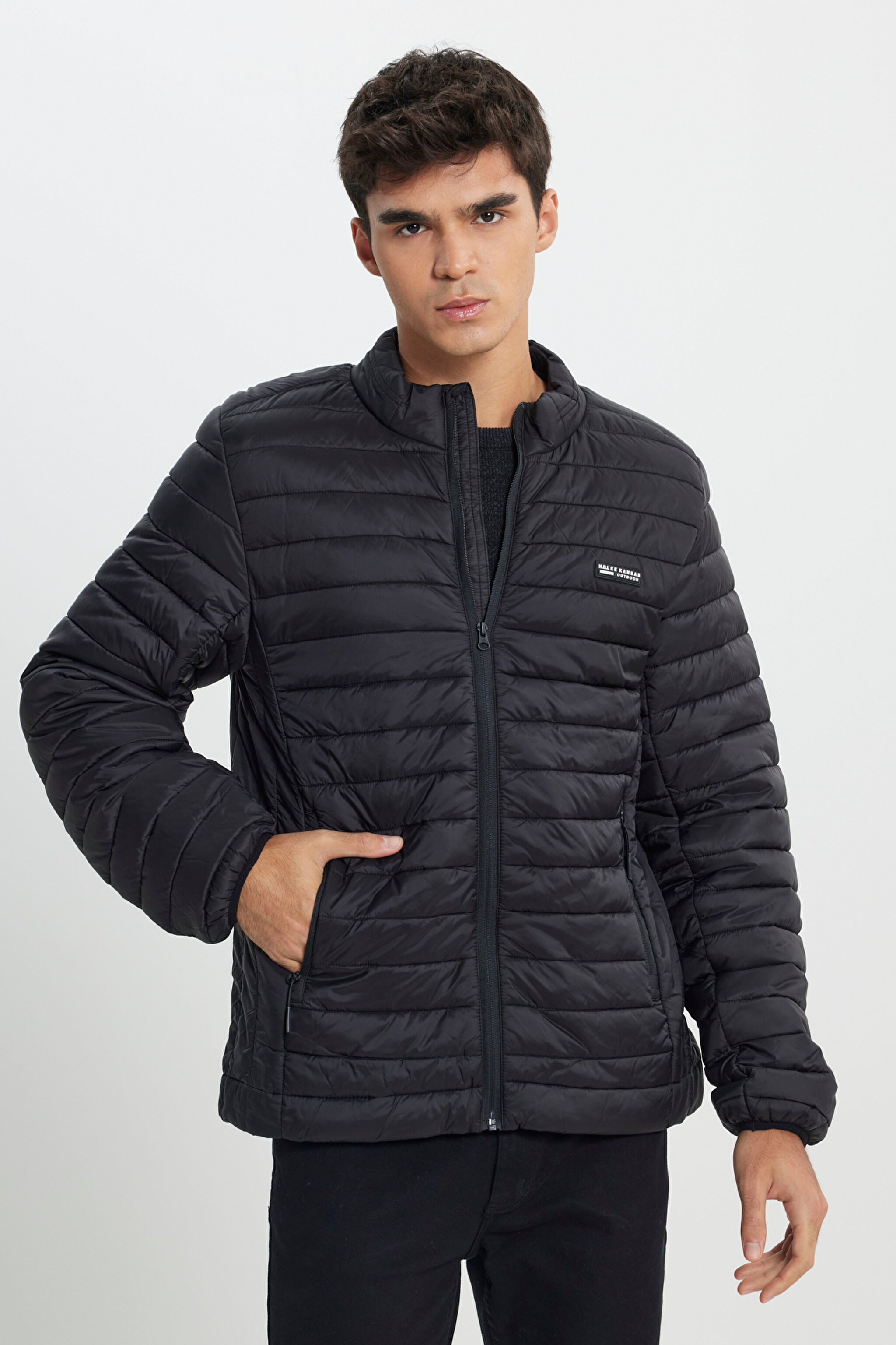Regular Fit Normal Kesim Dik Yaka Kapitoneli Siyah Şişme Ceket