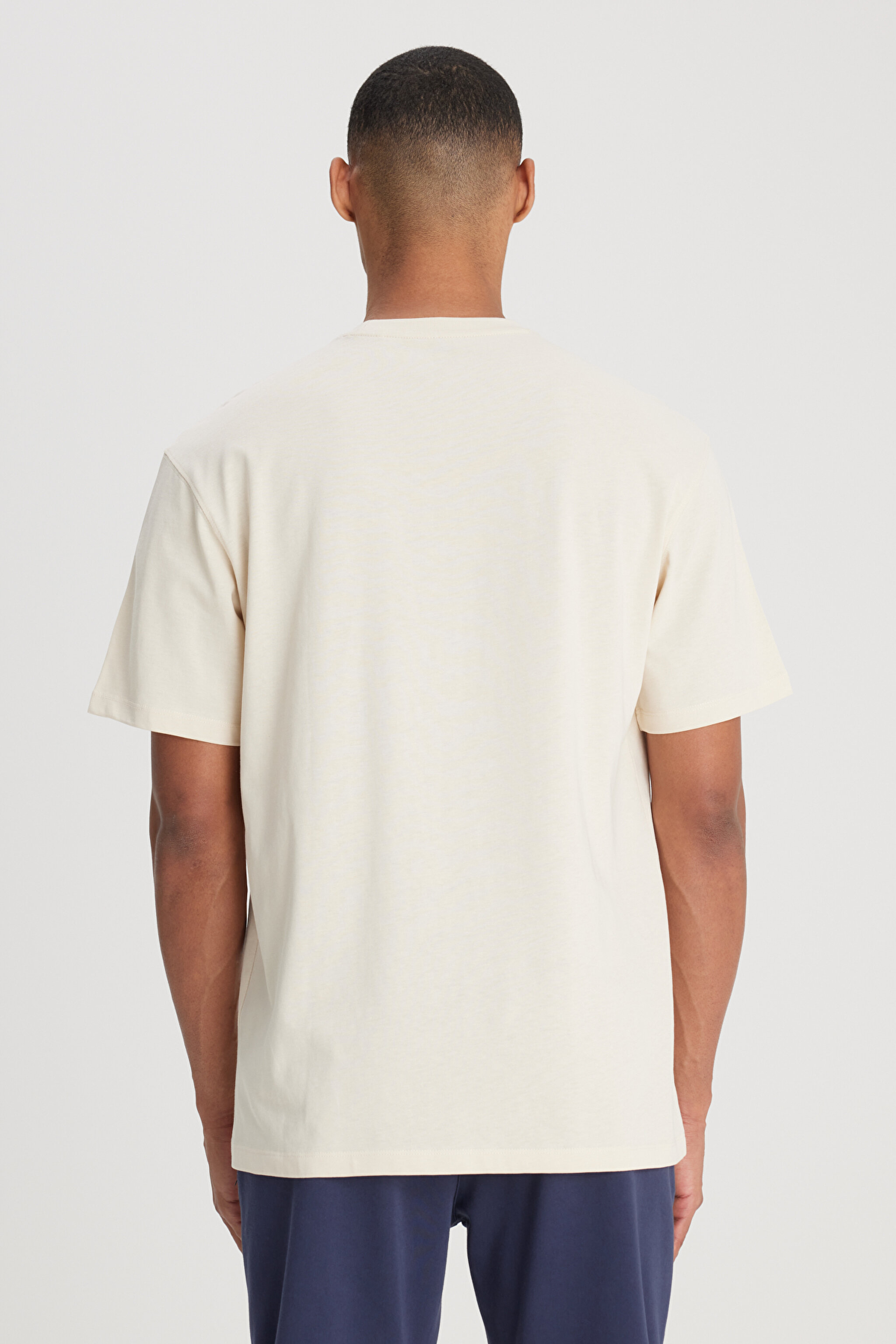Loose Fit Rahat Kesim Bisiklet Yaka %100 Pamuk Ekru Tişört - Ecru-L241182104 (görsel 5)