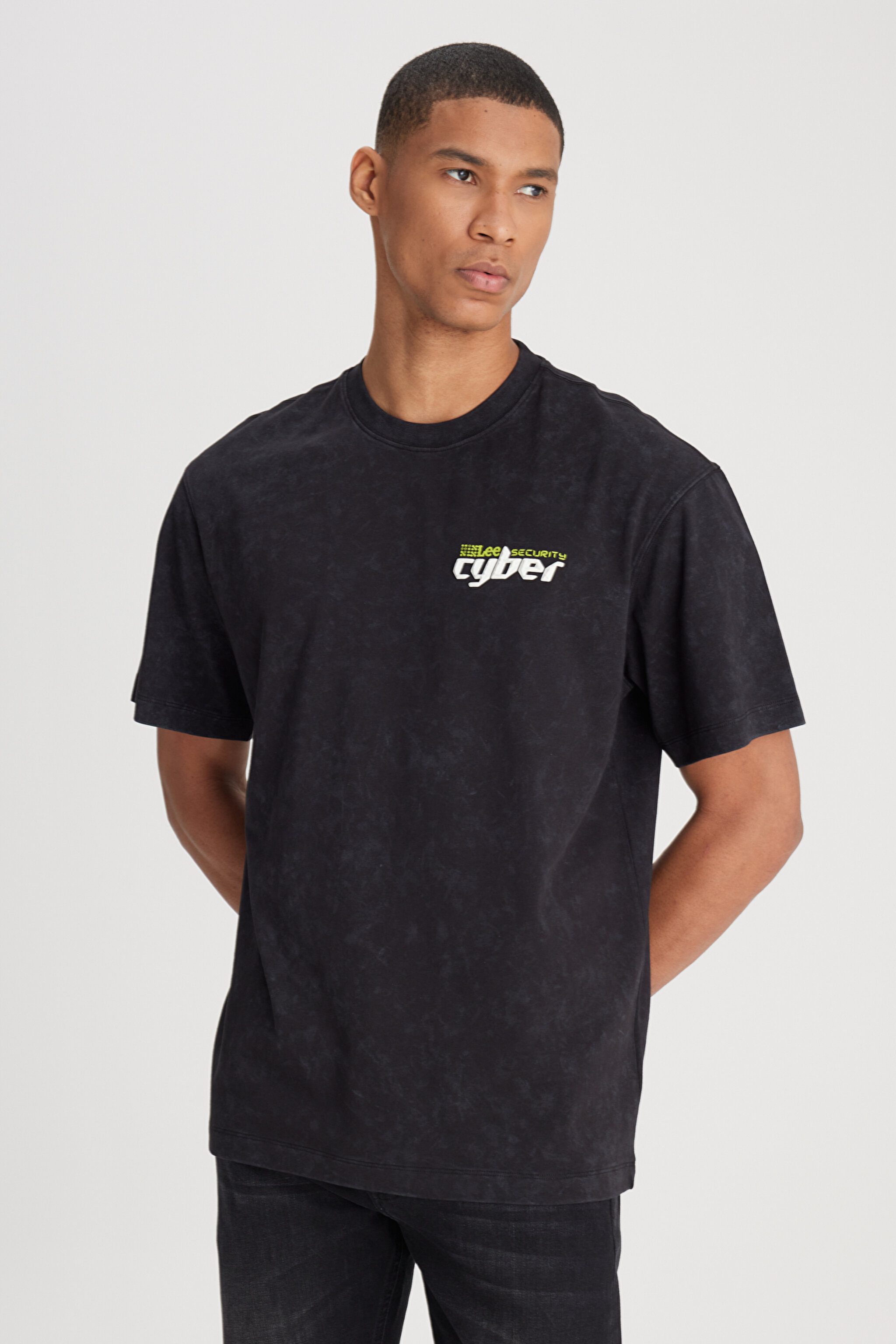 Loose Fit Rahat Kesim Bisiklet Yaka %100 Pamuk Siyah Tişört - Black-L241220001