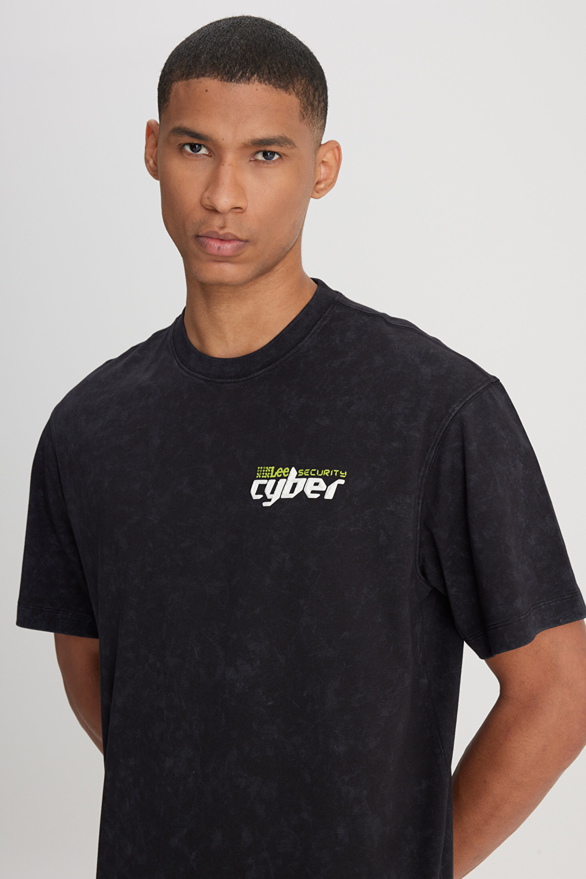 Loose Fit Rahat Kesim Bisiklet Yaka %100 Pamuk Siyah Tişört - Black-L241220001 (görsel 4)