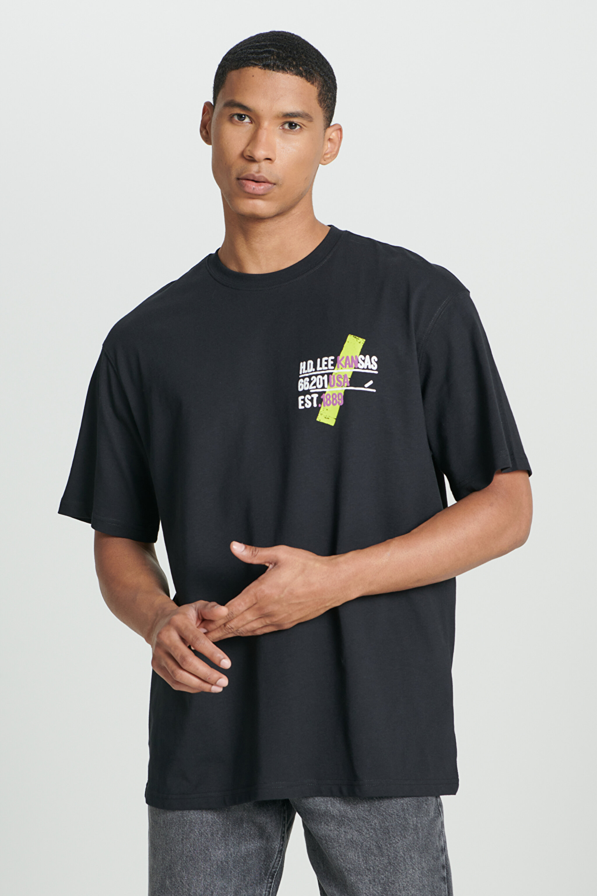 Loose Fit Rahat Kesim Bisiklet Yaka %100 Pamuk Siyah Tişört - Black-L241331001