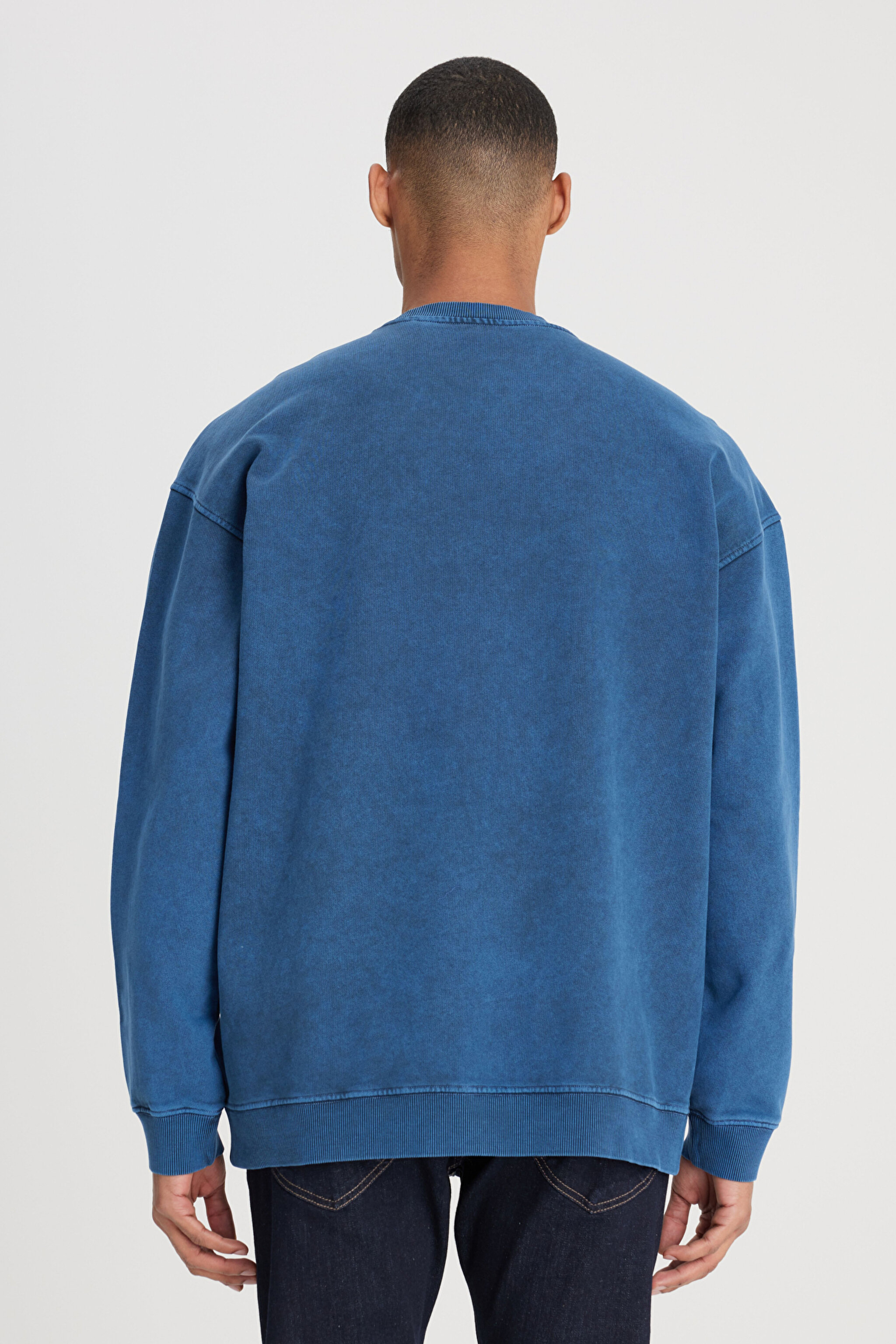Loose Fit Rahat Kesim Bisiklet Yaka %100 Pamuk İndigo Sweatshirt - İndigo-L241469TF (görsel 5)