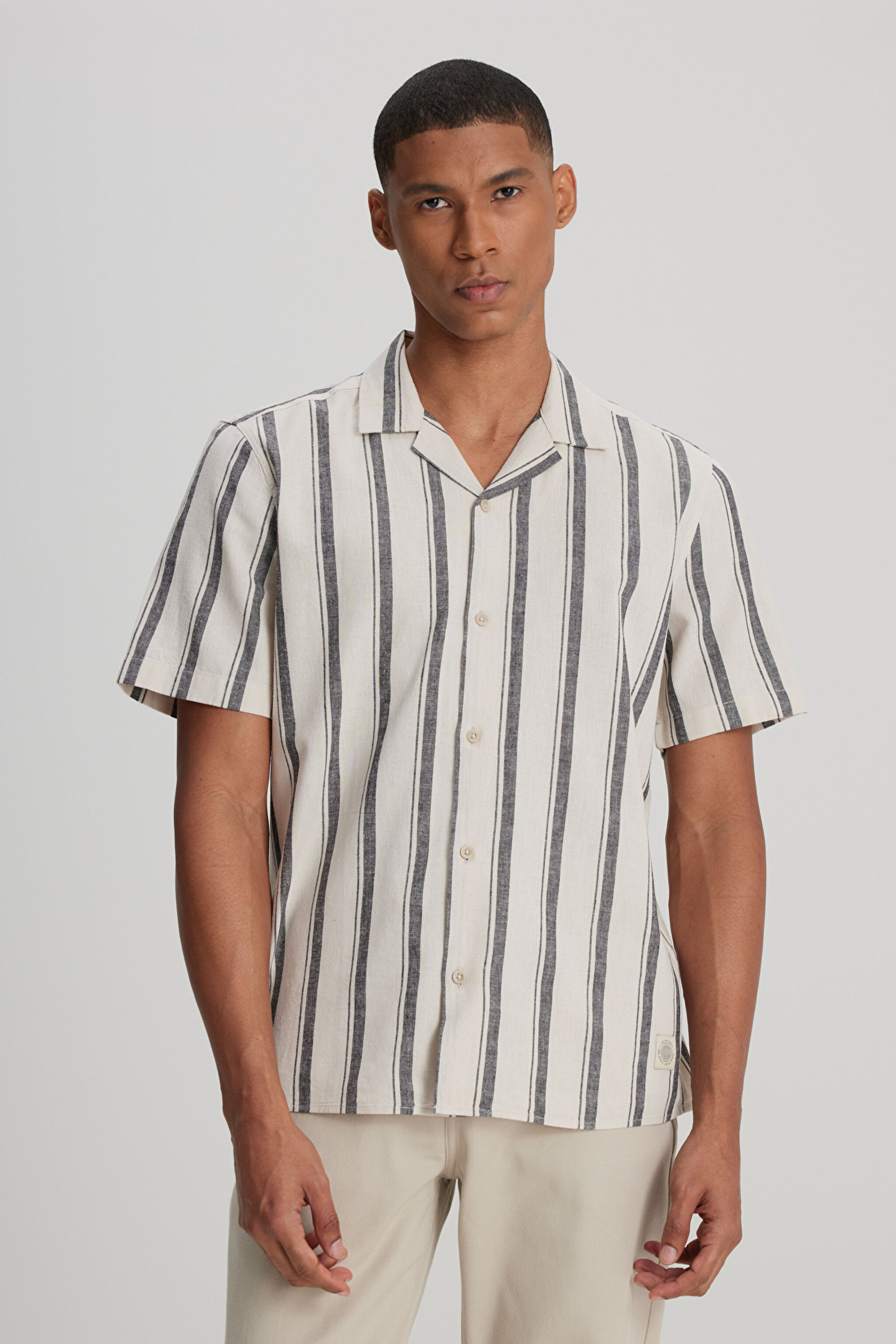 Loose Fit Rahat Kesim Kısa Kollu Gri Gömlek - Multi-L241478900