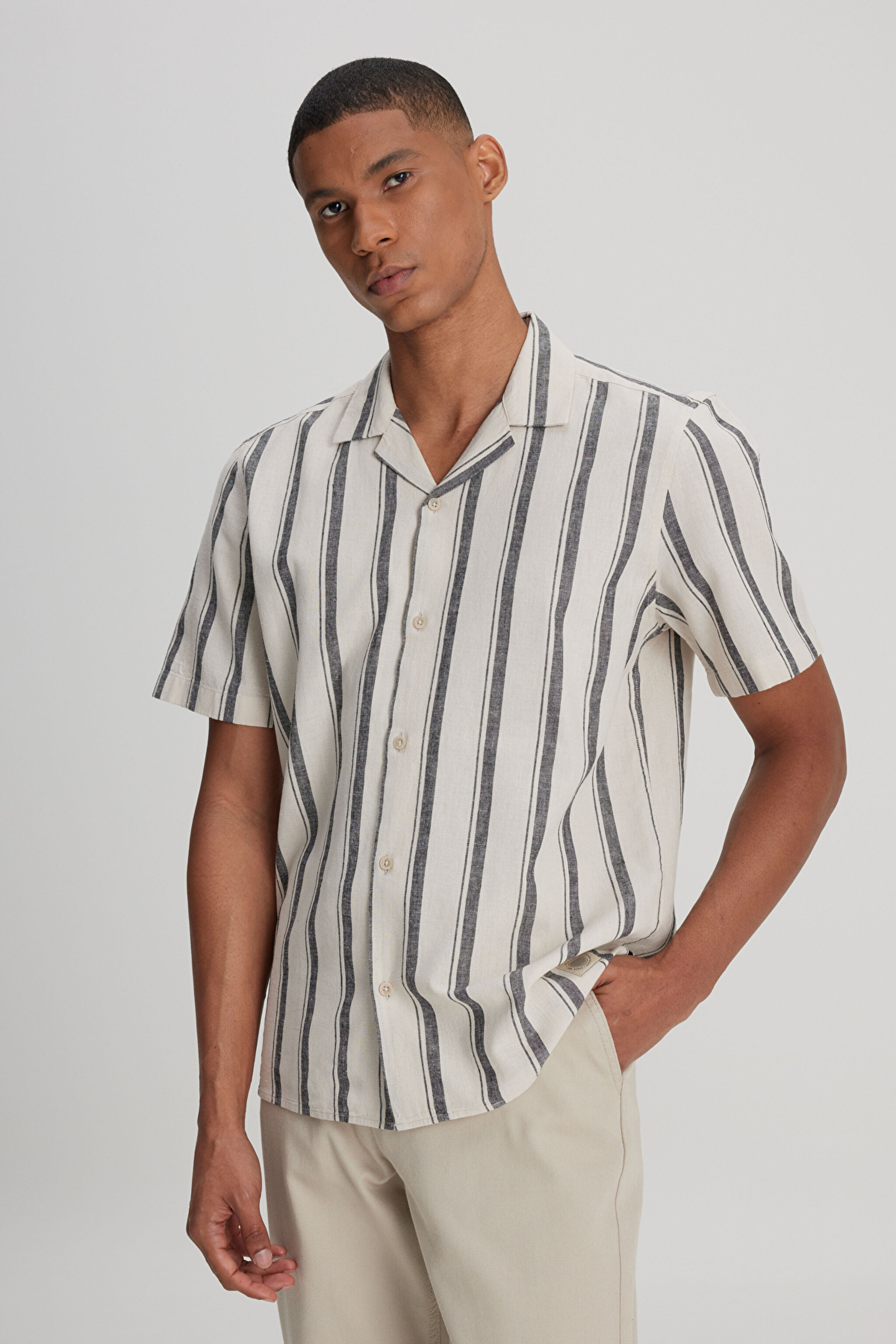Loose Fit Rahat Kesim Kısa Kollu Gri Gömlek - Multi-L241478900 (görsel 2)