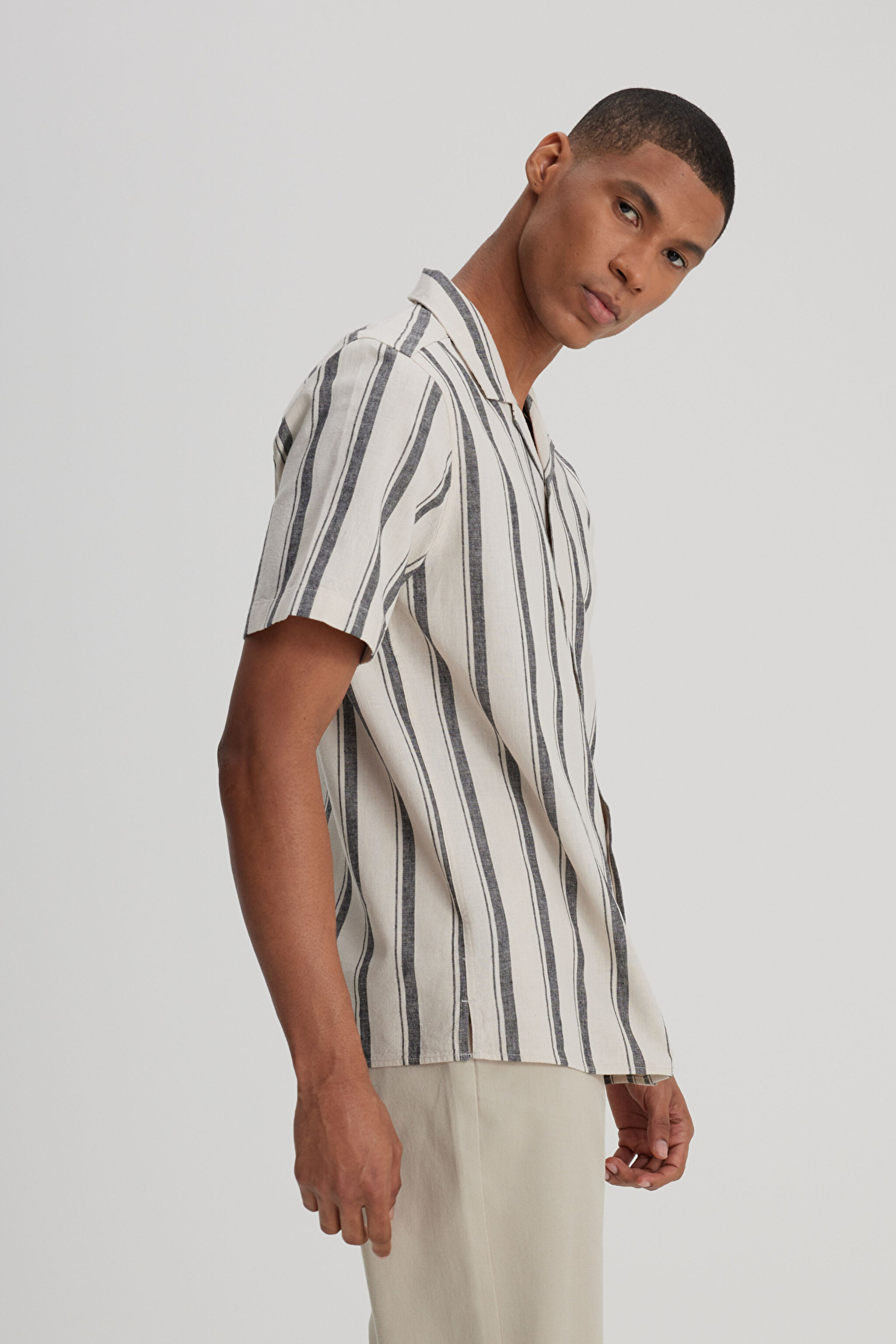Loose Fit Rahat Kesim Kısa Kollu Gri Gömlek - Multi-L241478900 (görsel 3)
