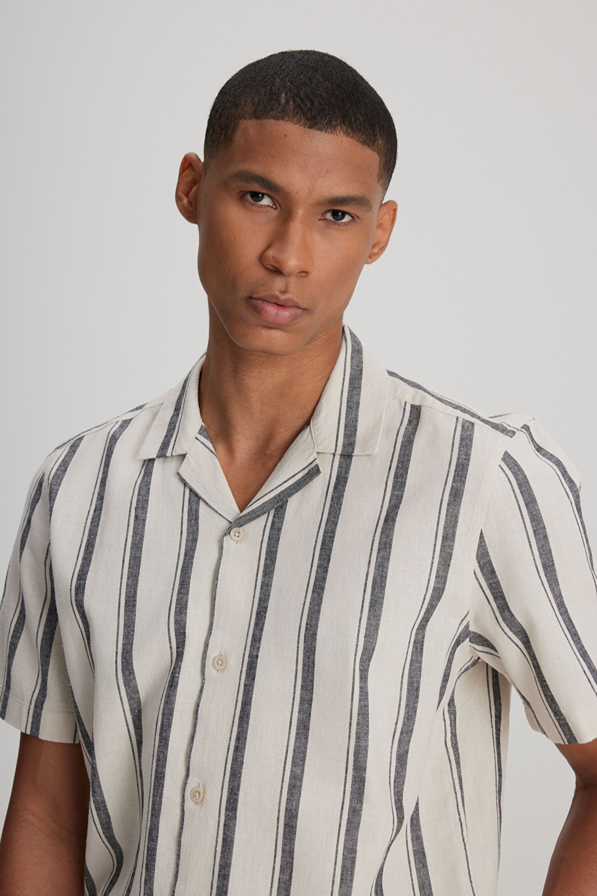 Loose Fit Rahat Kesim Kısa Kollu Gri Gömlek - Multi-L241478900 (görsel 5)