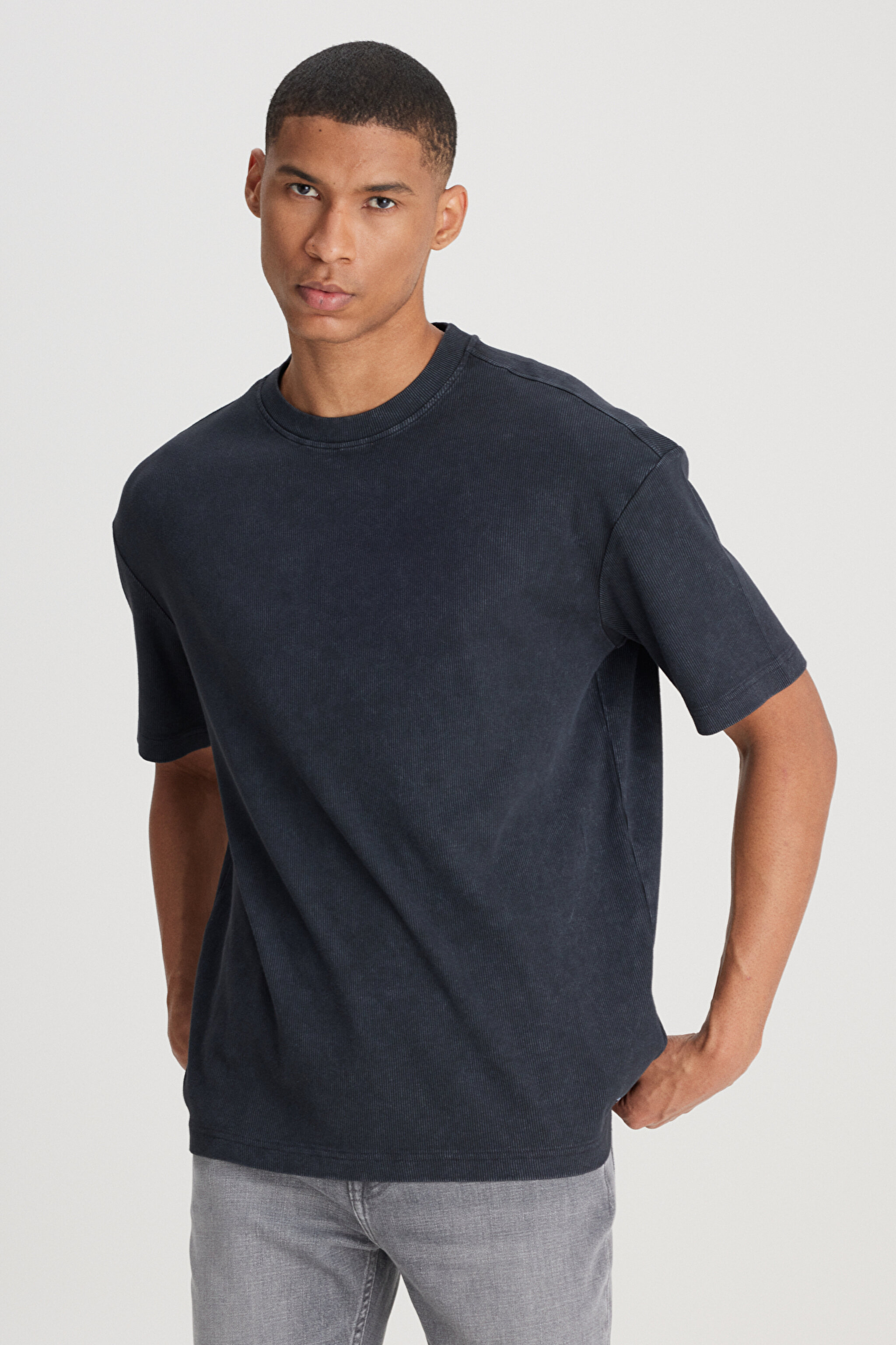 Loose Fit Rahat Kesim Bisiklet Yaka Antrasit Tişört - Anthracite-L241569003