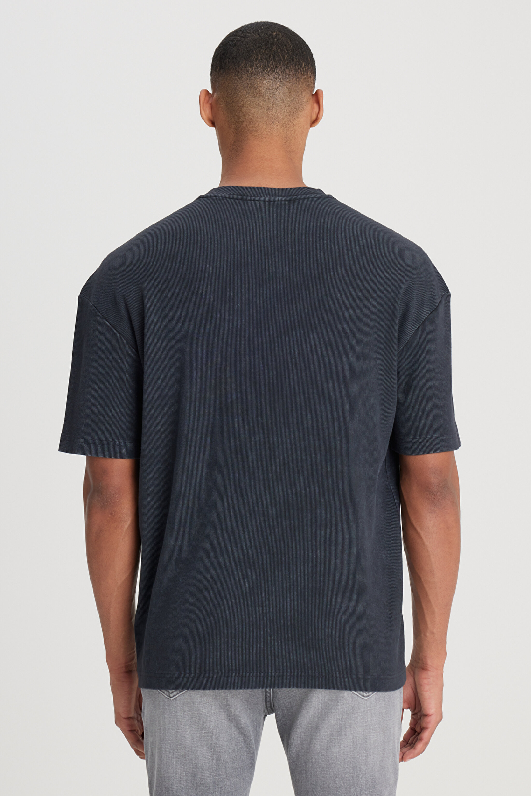 Loose Fit Rahat Kesim Bisiklet Yaka Antrasit Tişört - Anthracite-L241569003 (görsel 5)