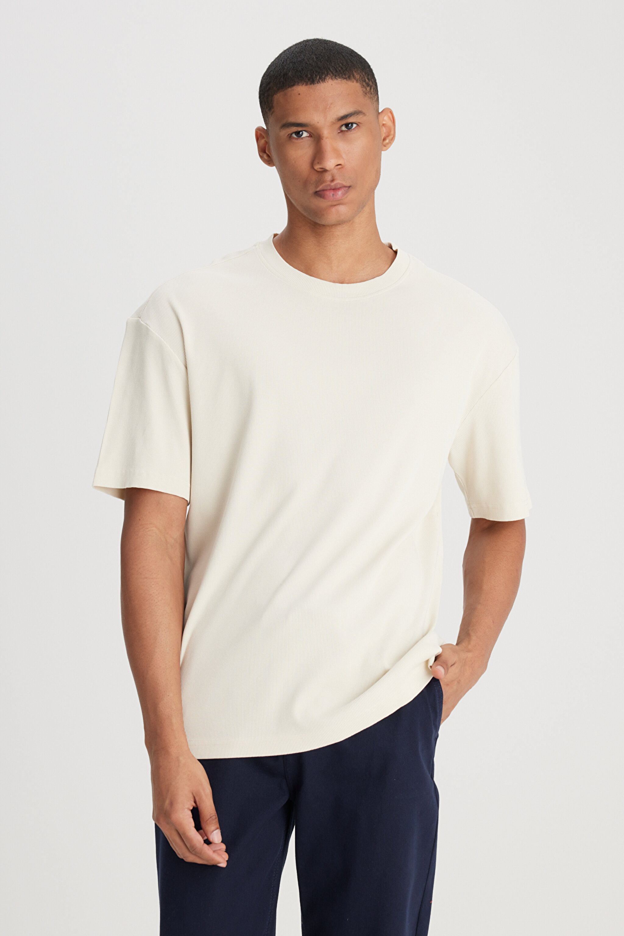 Loose Fit Rahat Kesim Bisiklet Yaka Bej Tişört