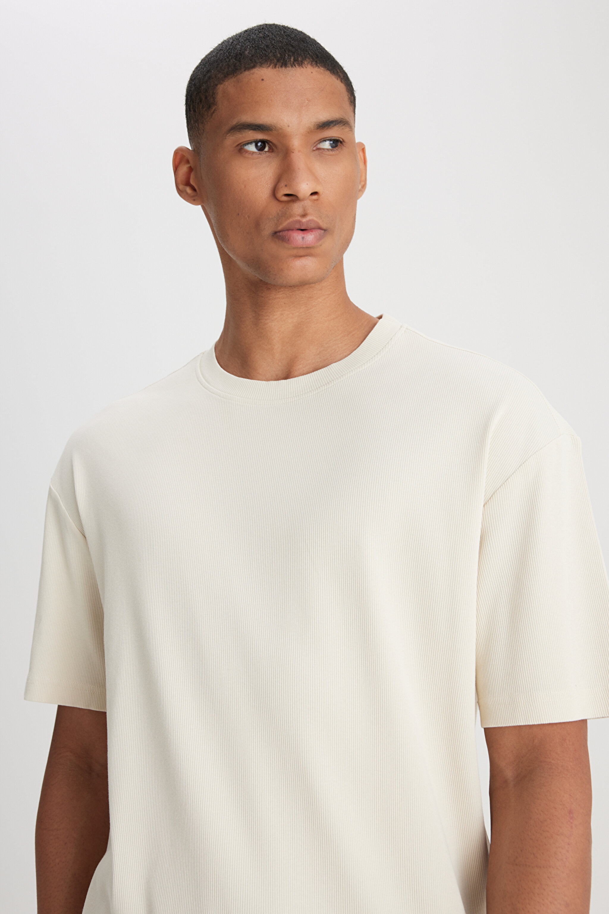 Loose Fit Rahat Kesim Bisiklet Yaka Bej Tişört - Beige-L241569614 (görsel 2)