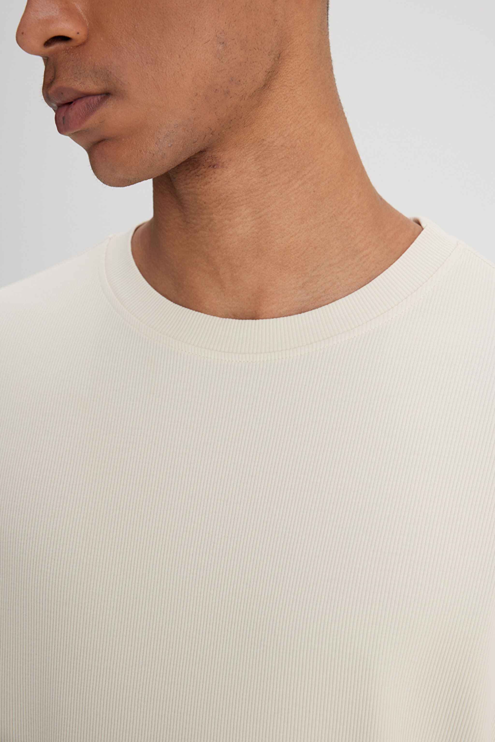 Loose Fit Rahat Kesim Bisiklet Yaka Bej Tişört - Beige-L241569614 (görsel 5)