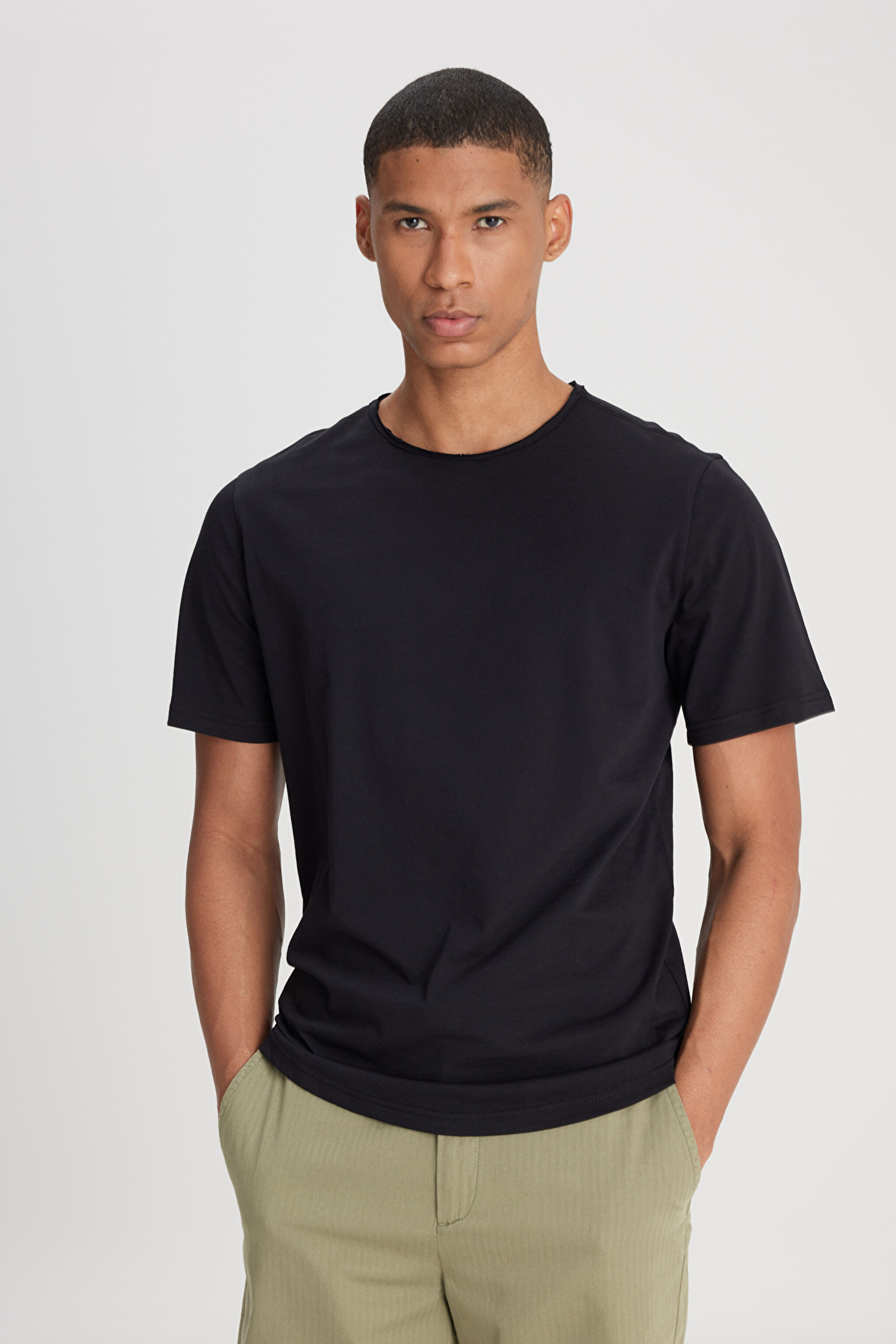 Regular Fit Normal Kesim Bisiklet Yaka %100 Pamuk Siyah Tişört - Black-L241570001 (görsel 2)