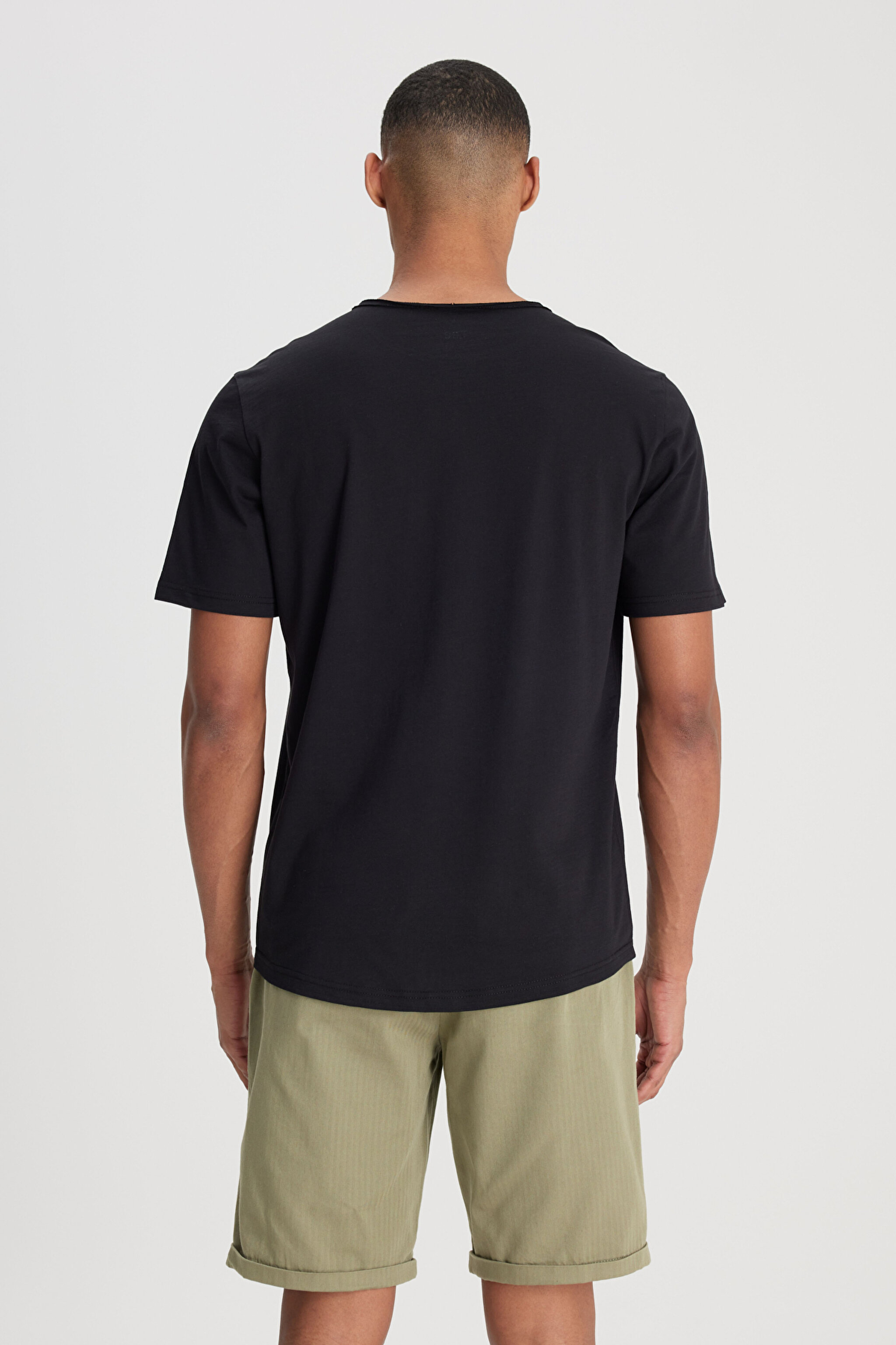 Regular Fit Normal Kesim Bisiklet Yaka %100 Pamuk Siyah Tişört - Black-L241570001 (görsel 5)