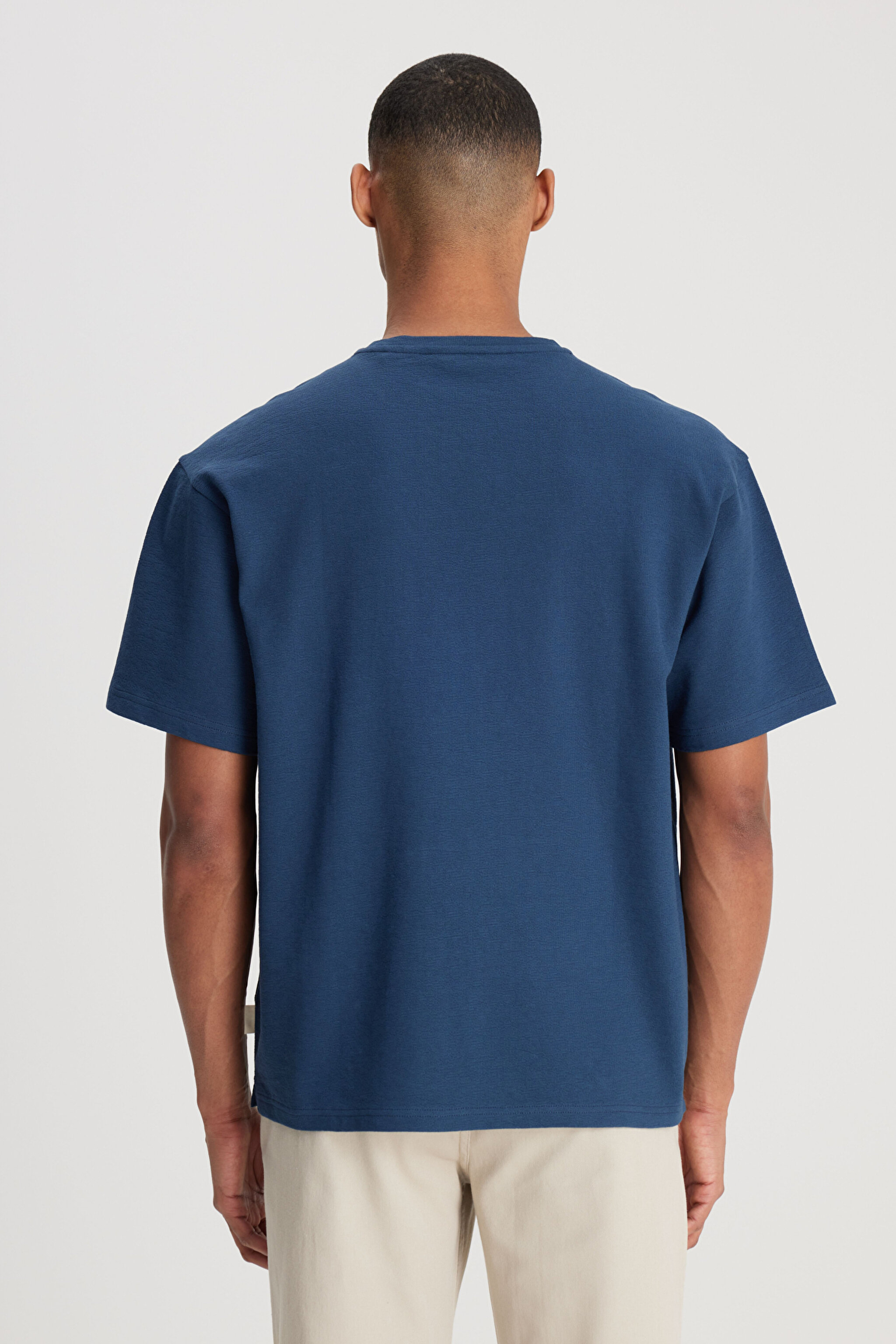Loose Fit Rahat Kesim Bisiklet Yaka %100 Pamuk Lacivert Tişört - İndigo-L241571TF (görsel 5)