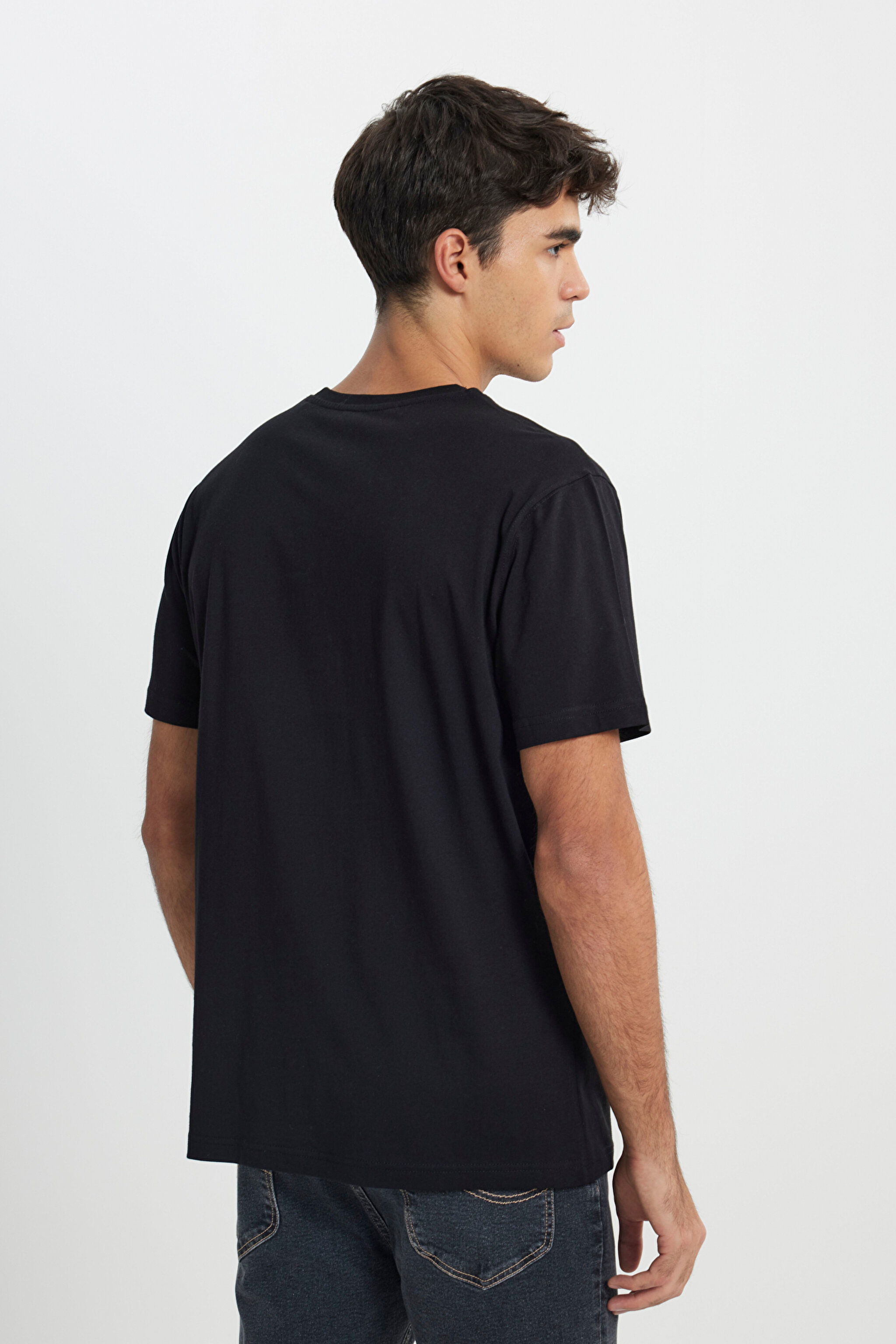 Regular Fit Normal Kesim Bisiklet Yaka %100 Pamuk Siyah Tişört - Black-L241576001 (görsel 4)